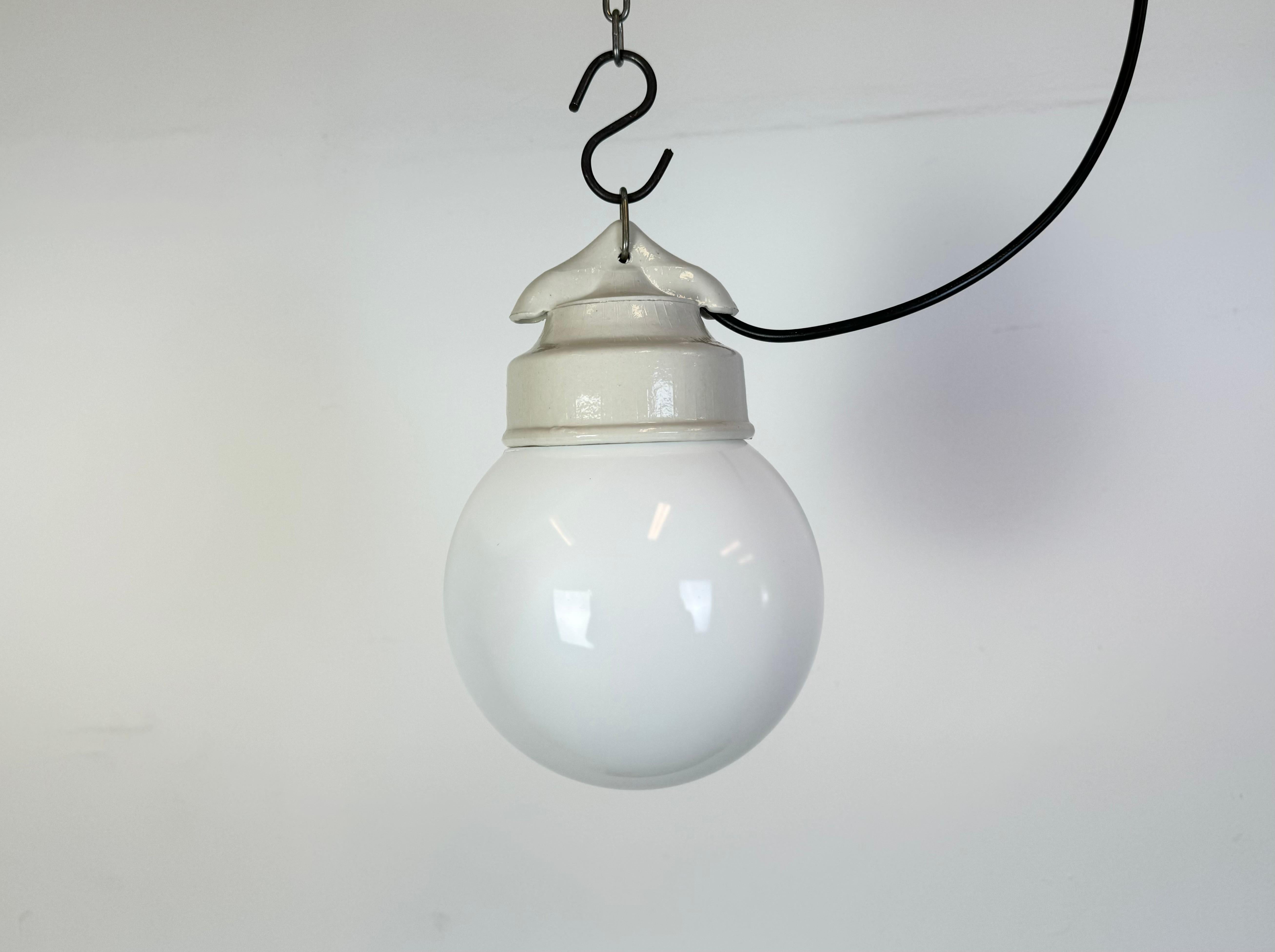 Vintage industrial light made in former Czechoslovakia  during the 1970s. It features a white porcelain top and a milk glass cover. The socket requires standard E27/ E26 light bulbs. New wire. The weight of the light is 1 kg.
Dimensions:
Diameter of