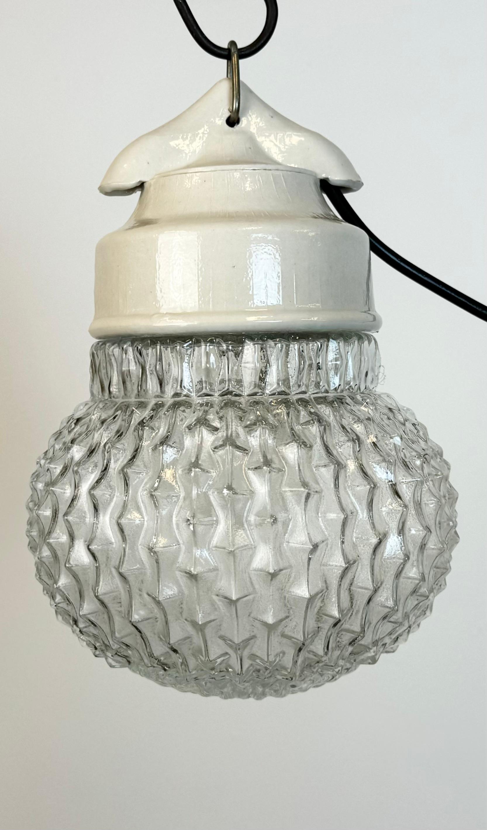 Industriel Lampe à suspension vintage en porcelaine blanche, années 1970 en vente