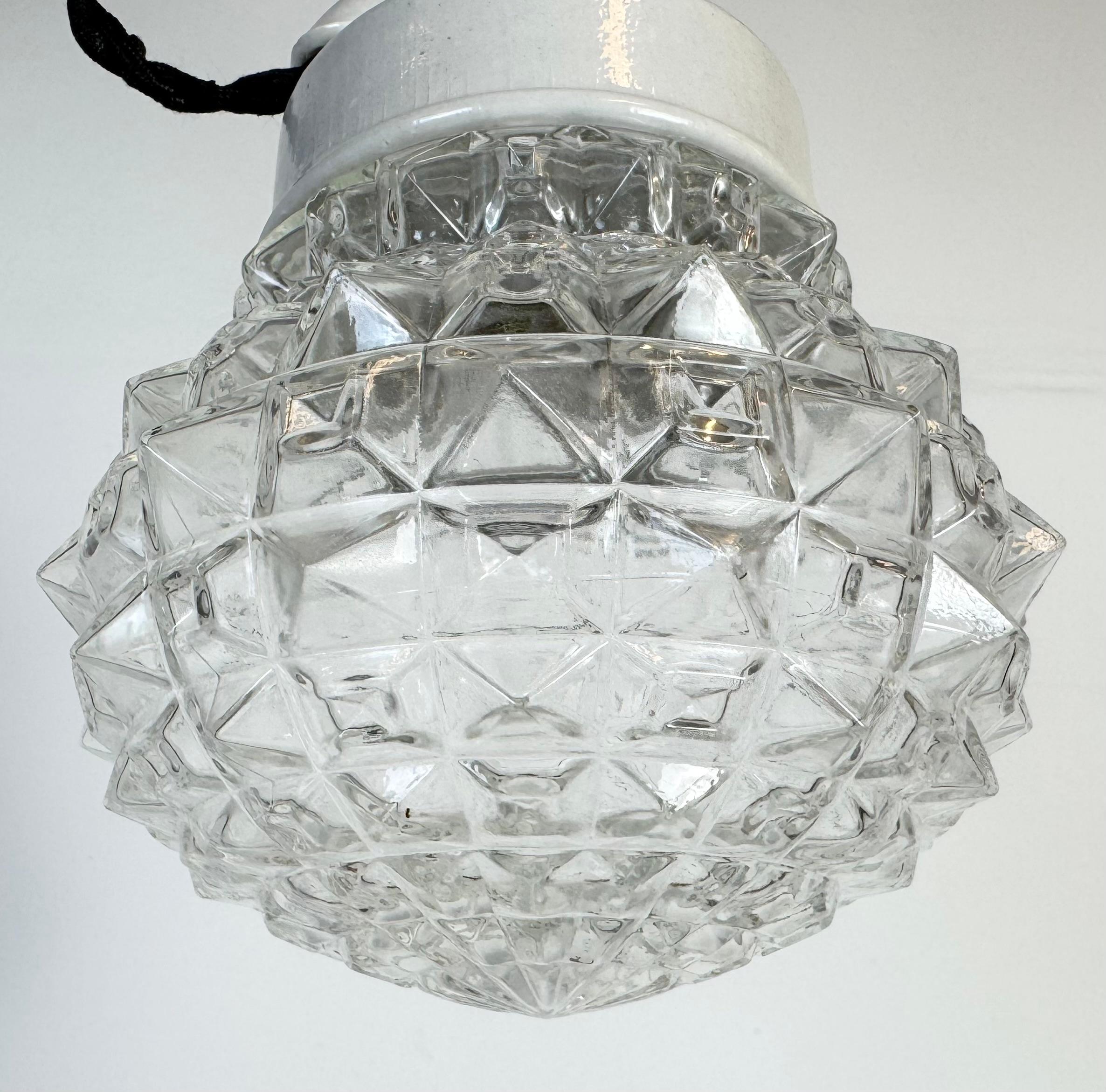 Industriale Lampada a sospensione in porcellana bianca vintage, anni '70 in vendita