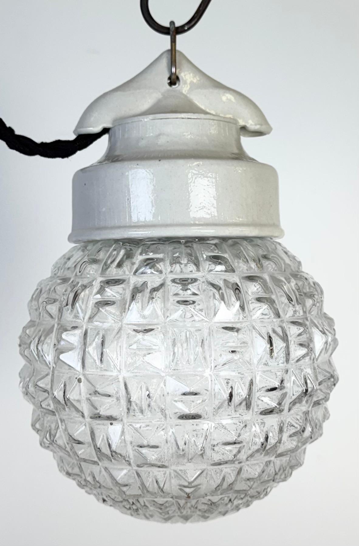 Lámpara colgante vintage de porcelana blanca, años 70 Industrial en venta