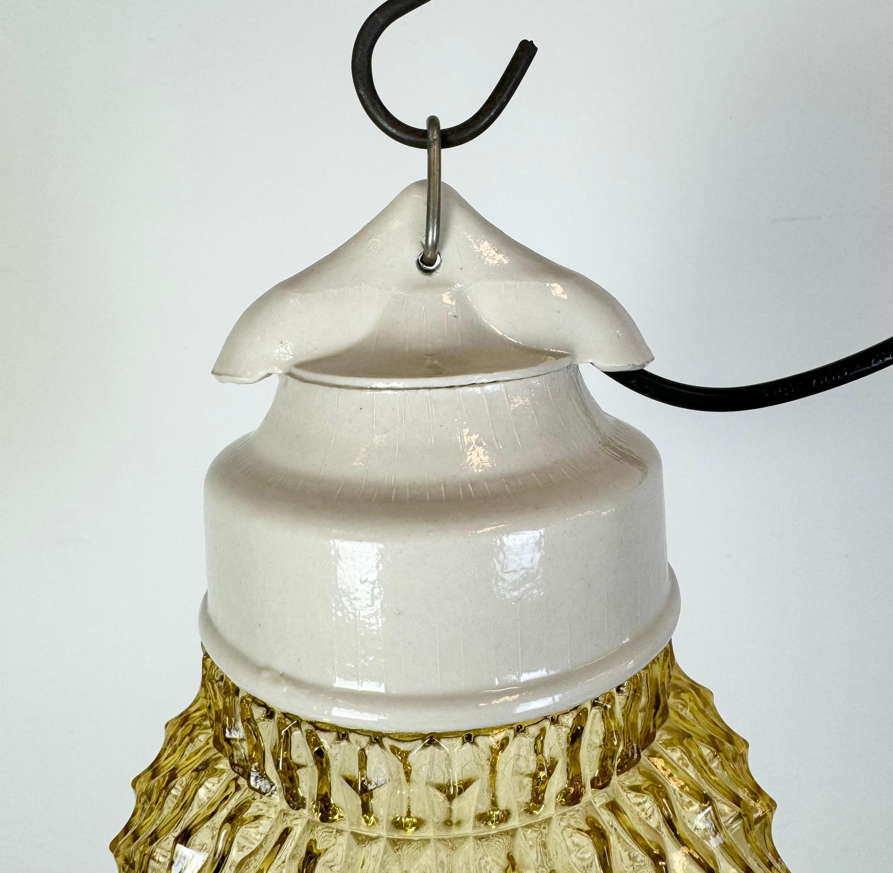 Industriel Lampe à suspension vintage en porcelaine blanche, années 1970 en vente