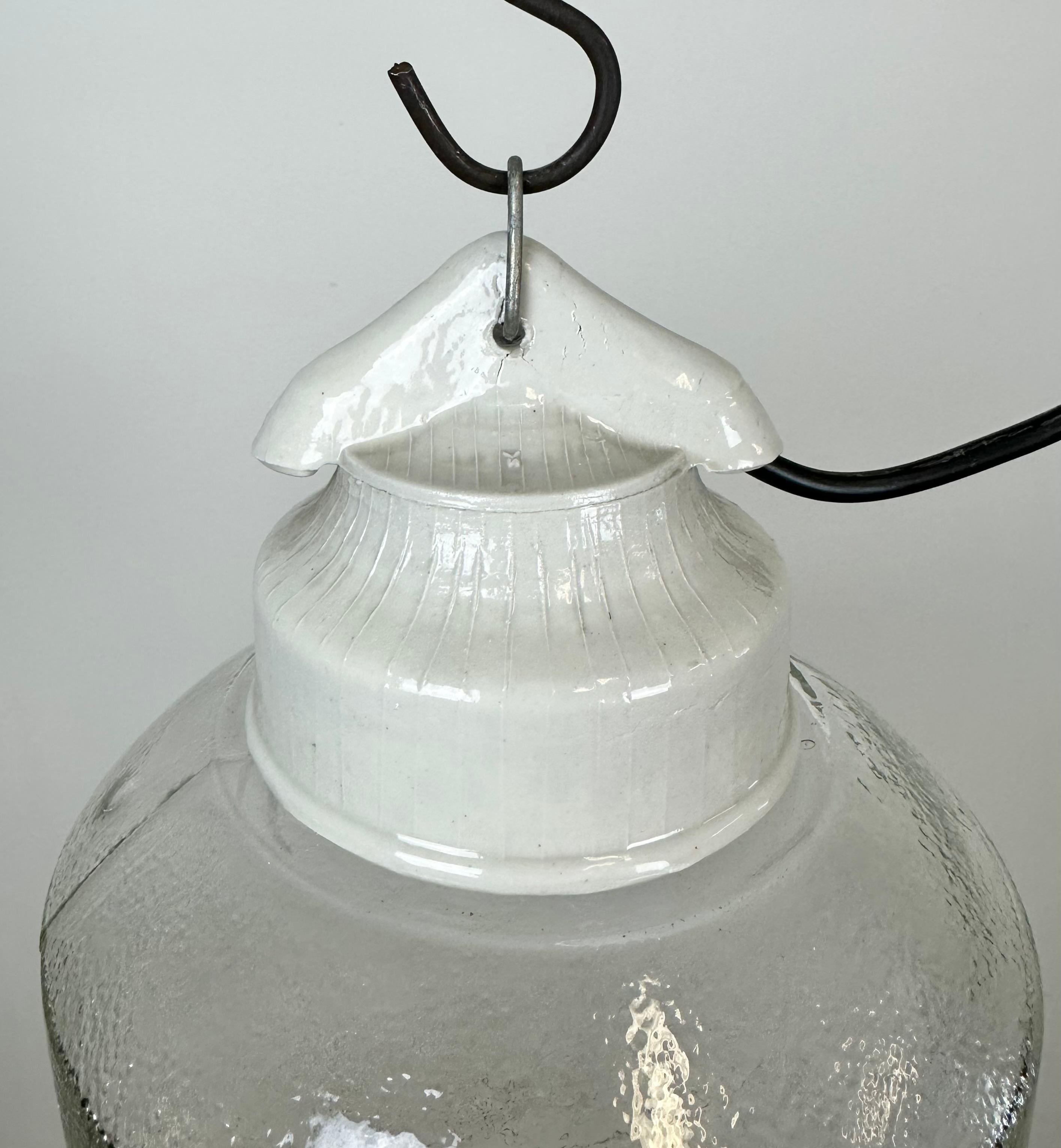 Polonais Lampe à suspension vintage en porcelaine blanche, années 1970 en vente