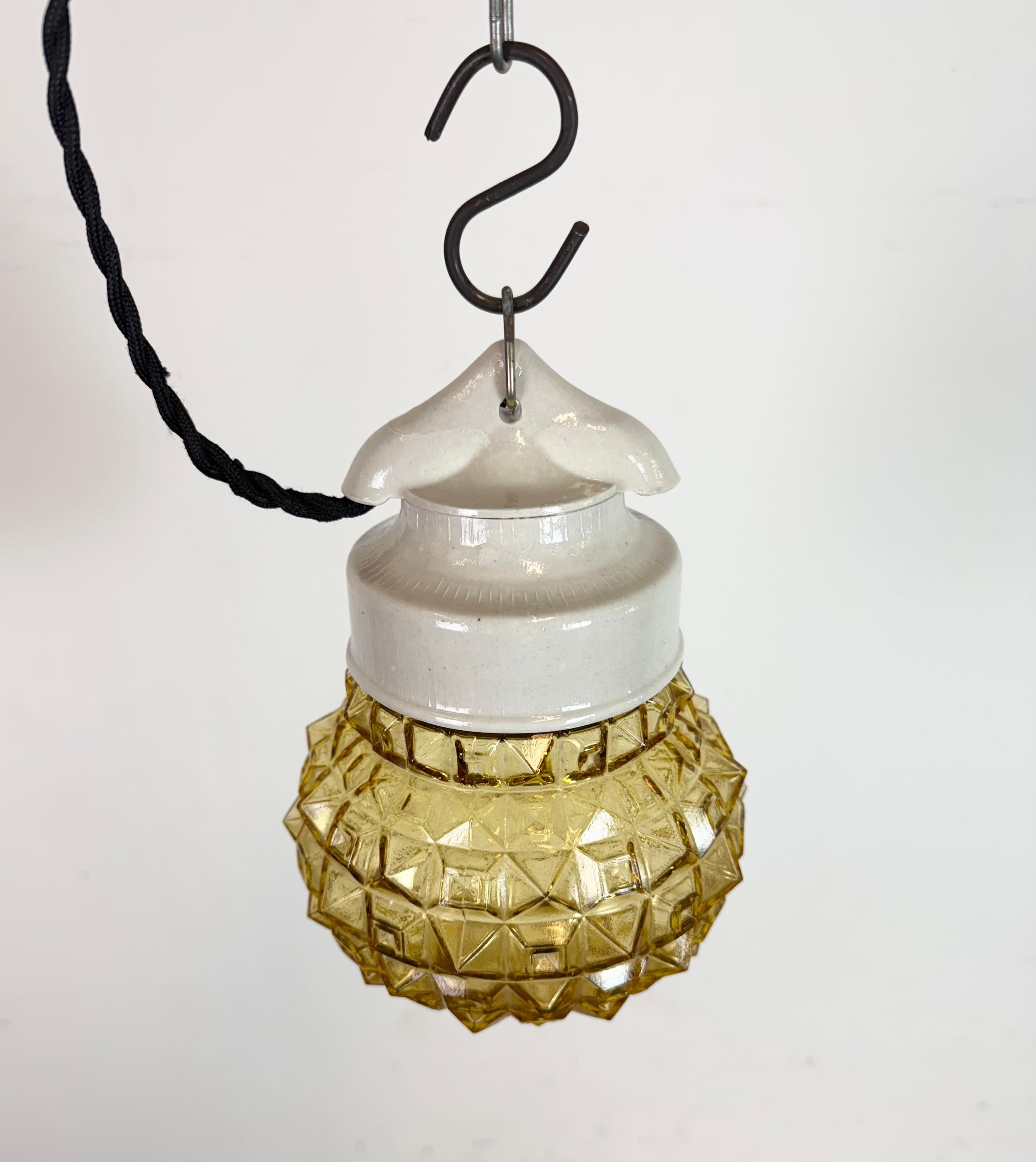 Ceco Lampada a sospensione in porcellana bianca vintage, anni '70 in vendita
