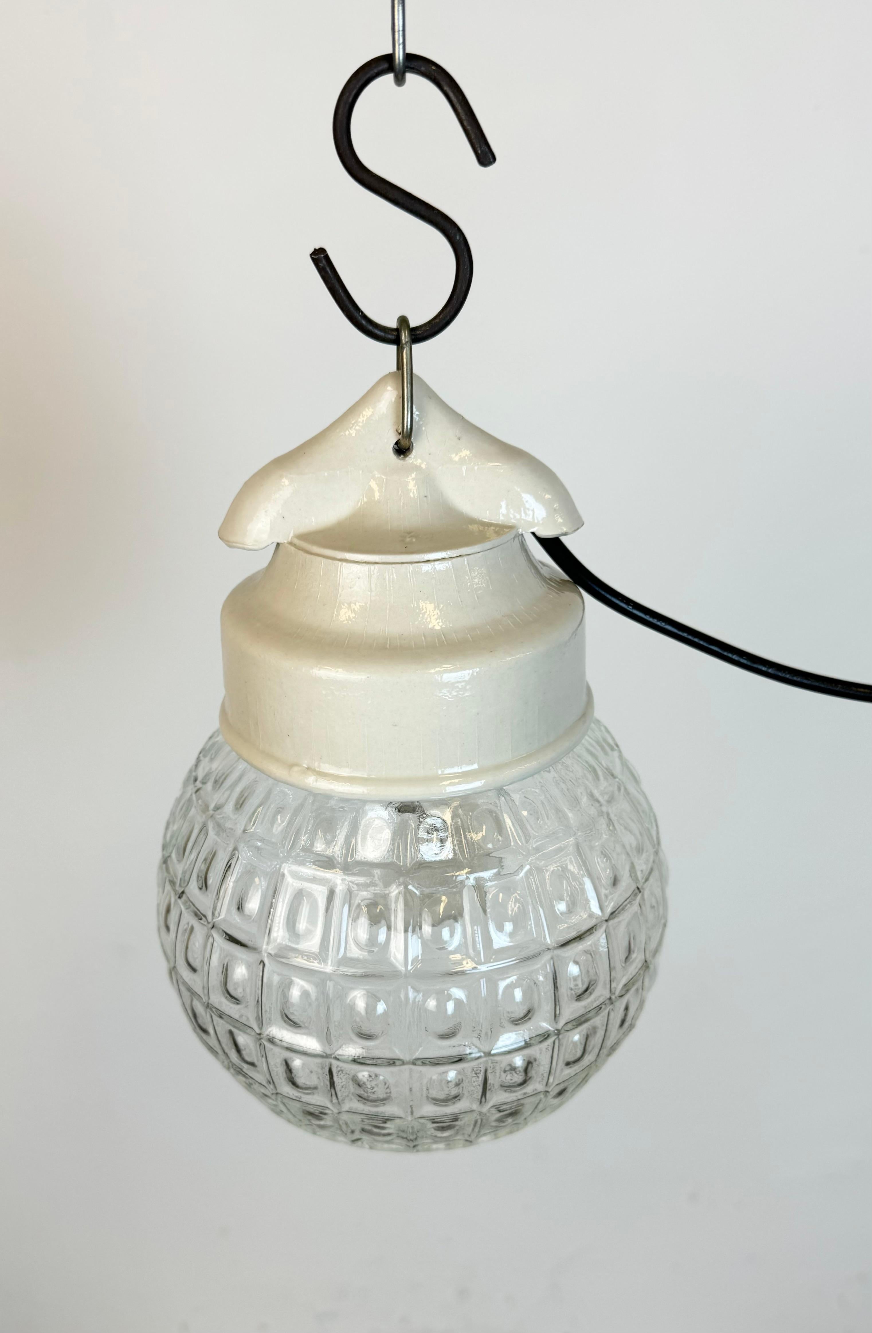 Porcelaine Lampe à suspension vintage en porcelaine blanche, années 1970 en vente