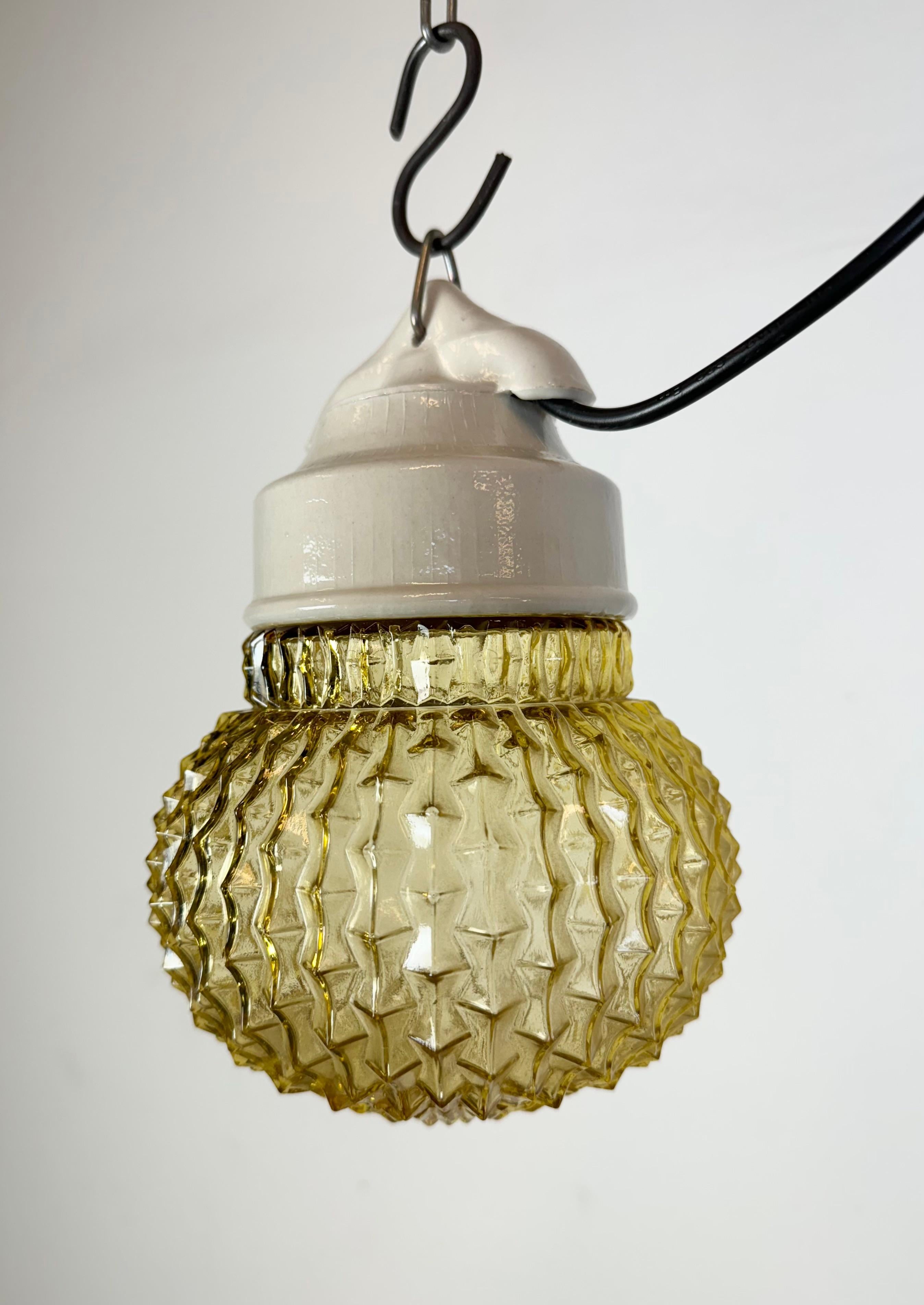 Porcelaine Lampe à suspension vintage en porcelaine blanche, années 1970 en vente