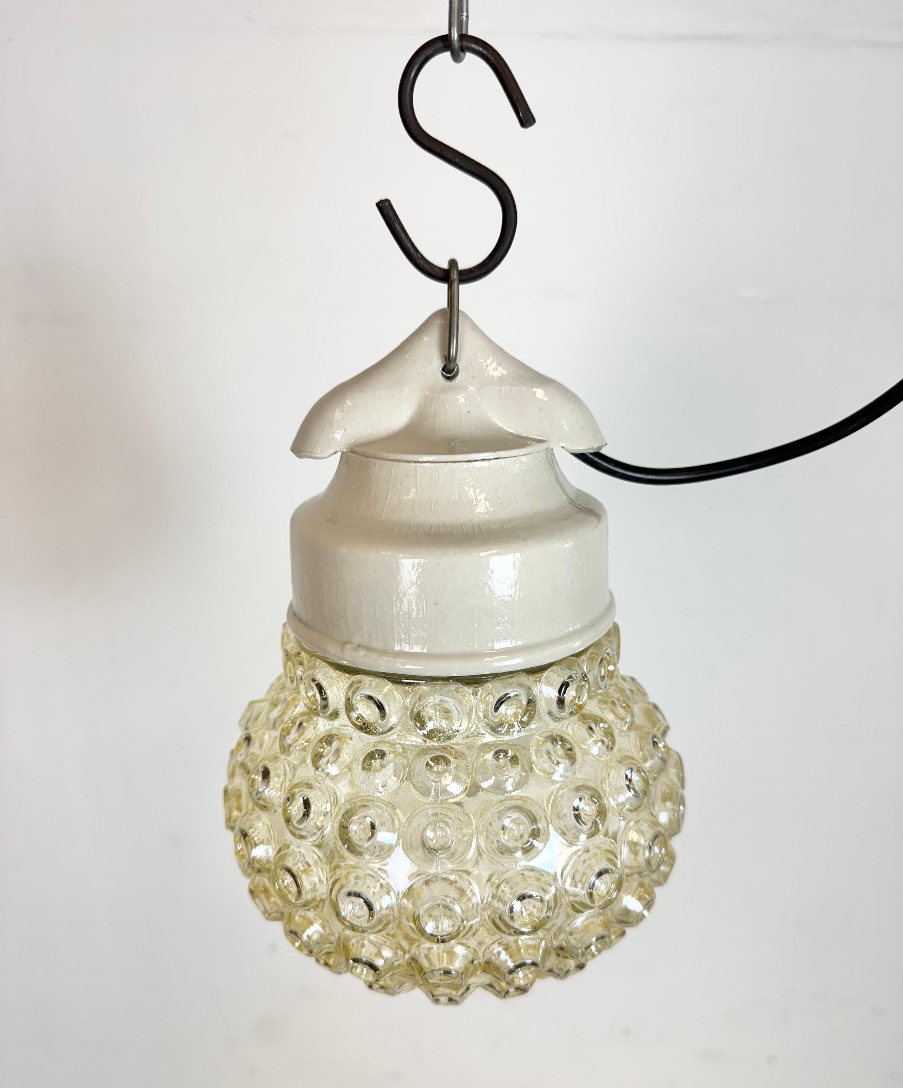 Porcellana Lampada a sospensione in porcellana bianca vintage, anni '70 in vendita