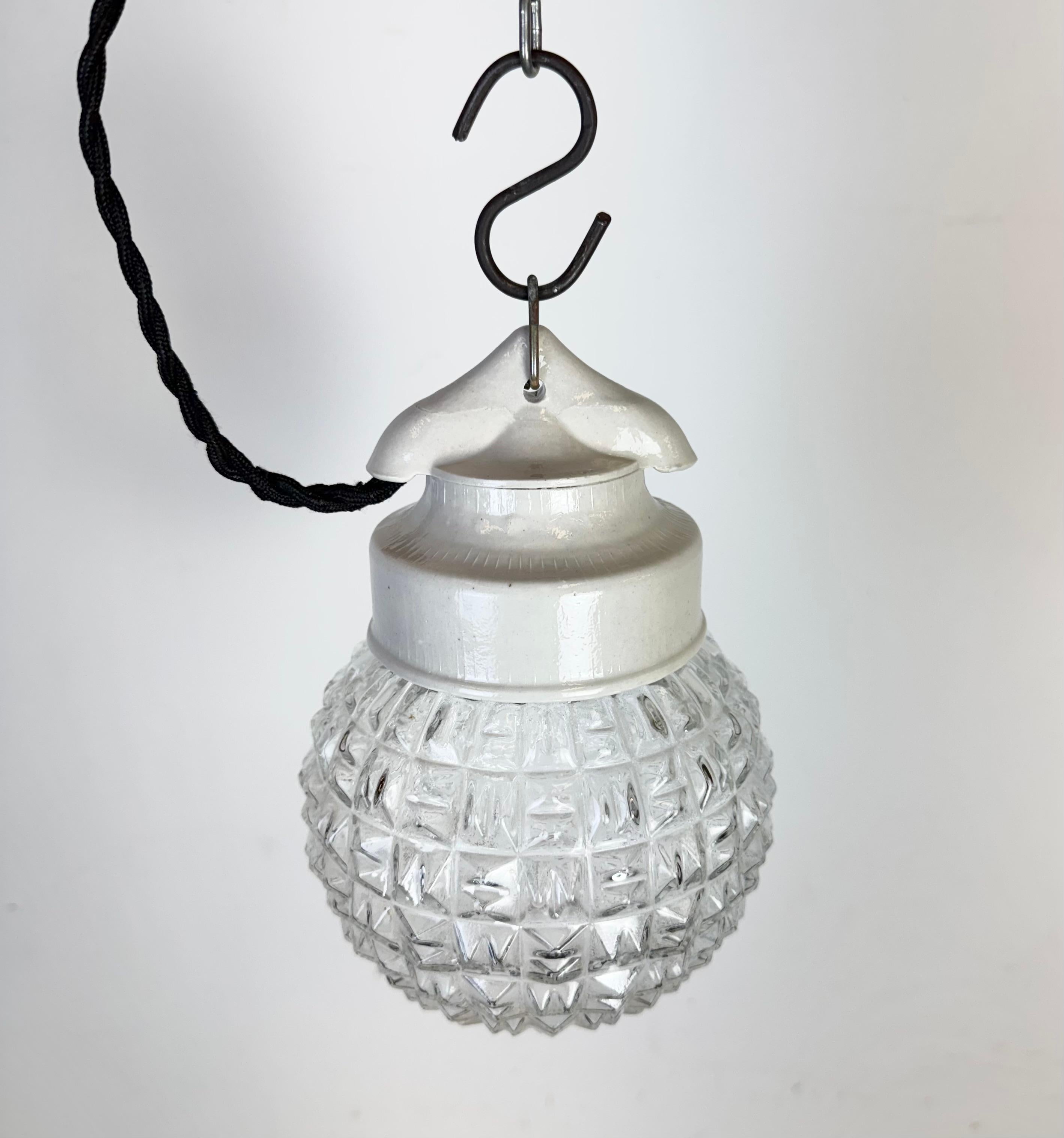 Lámpara colgante vintage de porcelana blanca, años 70 en venta 1