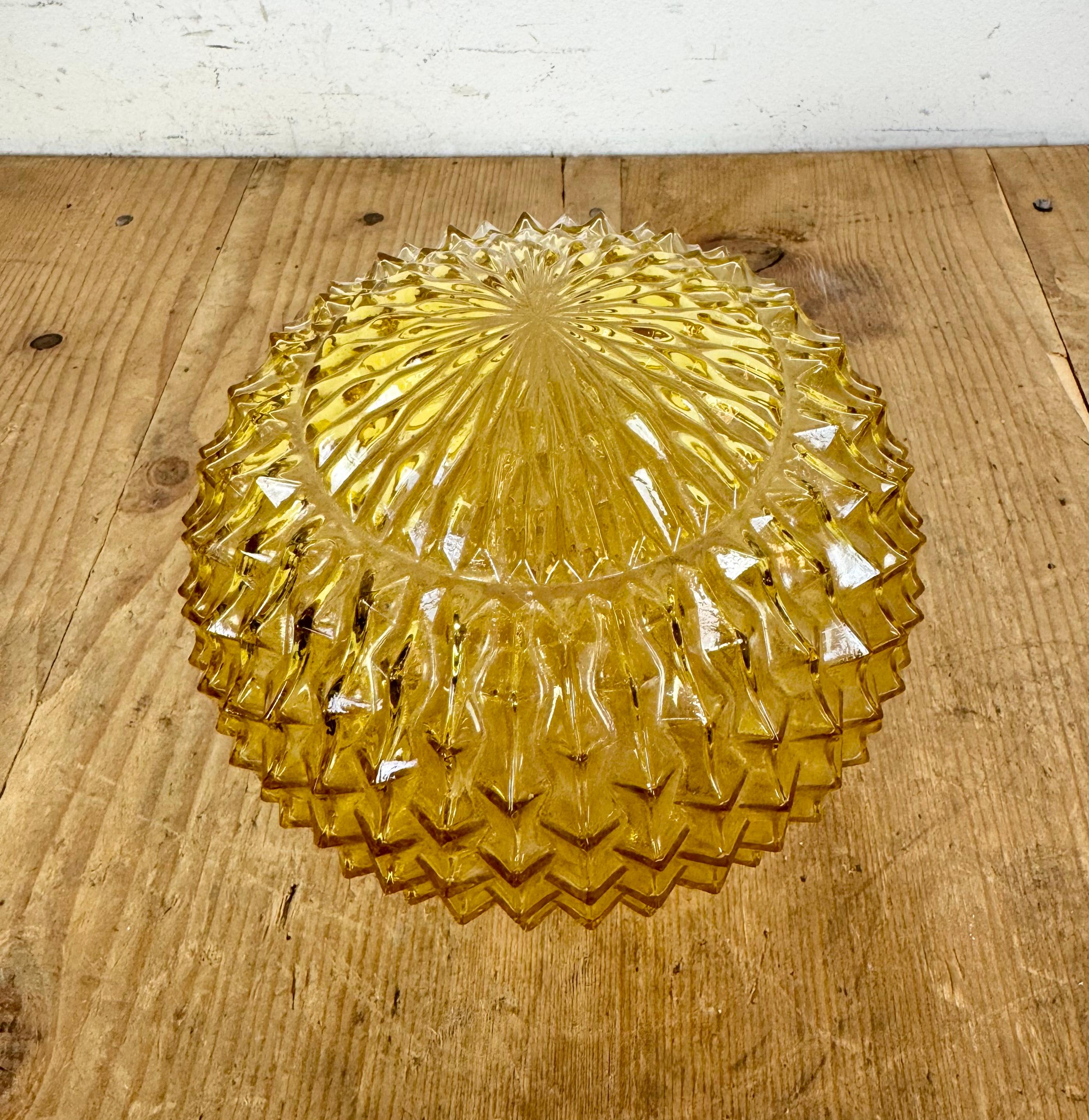 Lampe à suspension vintage en porcelaine blanche, années 1970 en vente 1