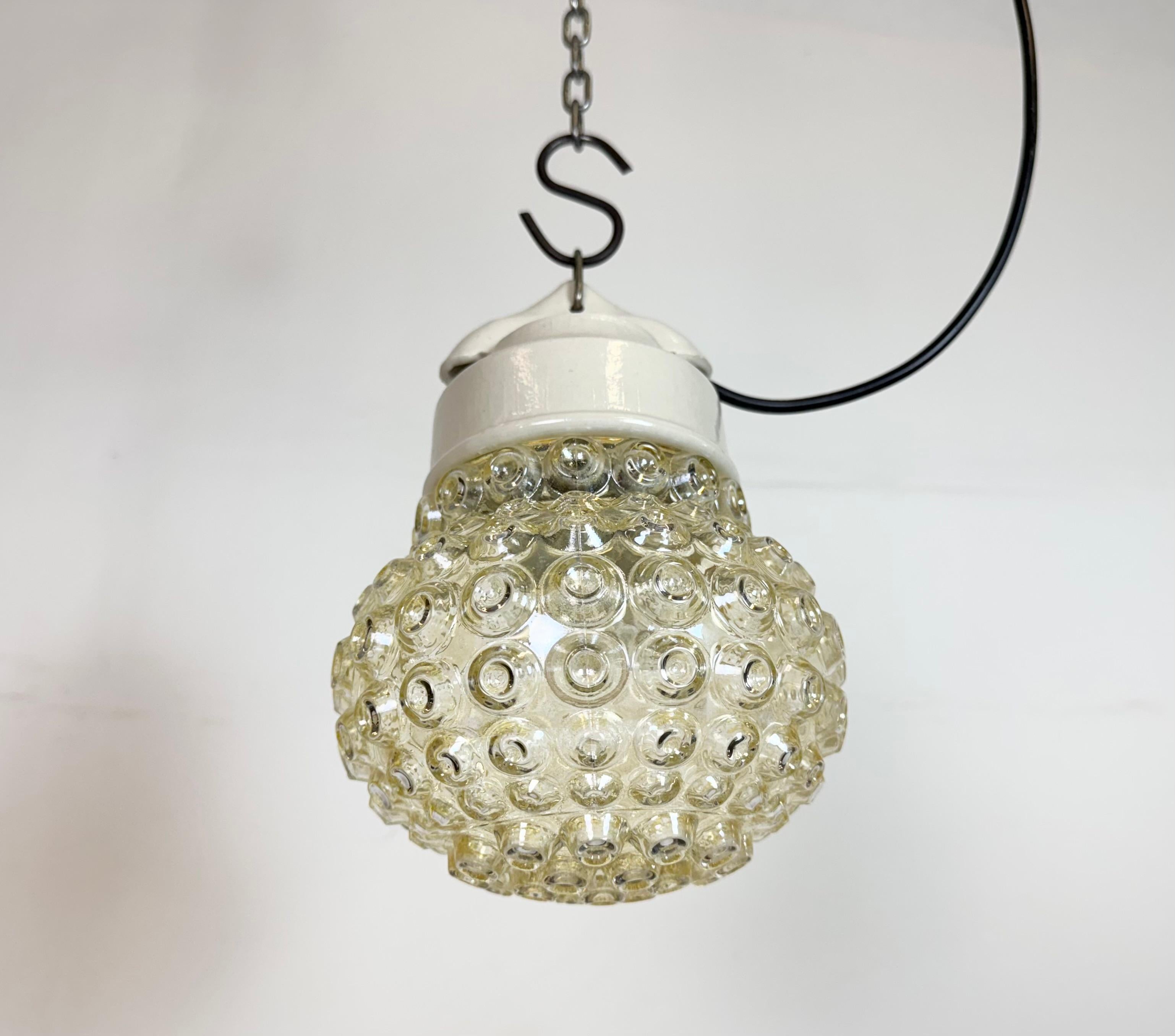 Lampada a sospensione in porcellana bianca vintage, anni '70 in vendita 1