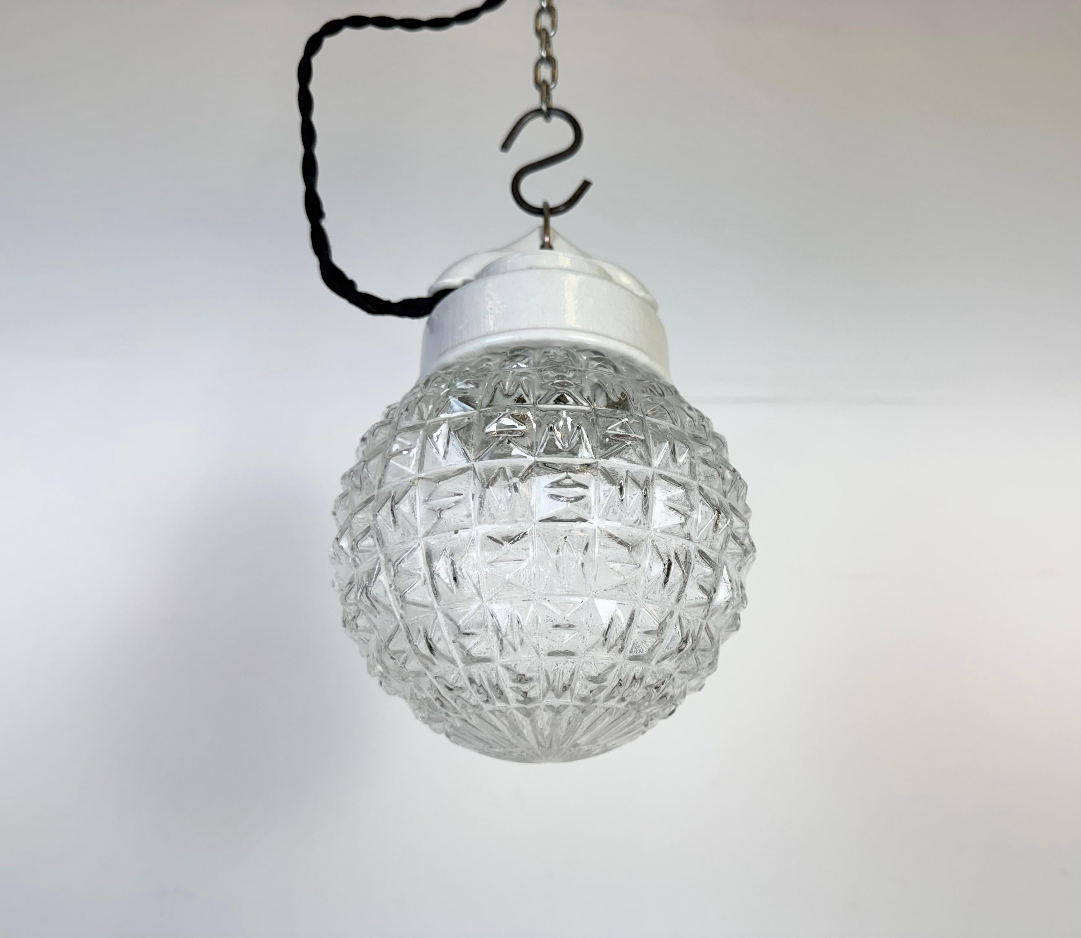 Lámpara colgante vintage de porcelana blanca, años 70 en venta 2