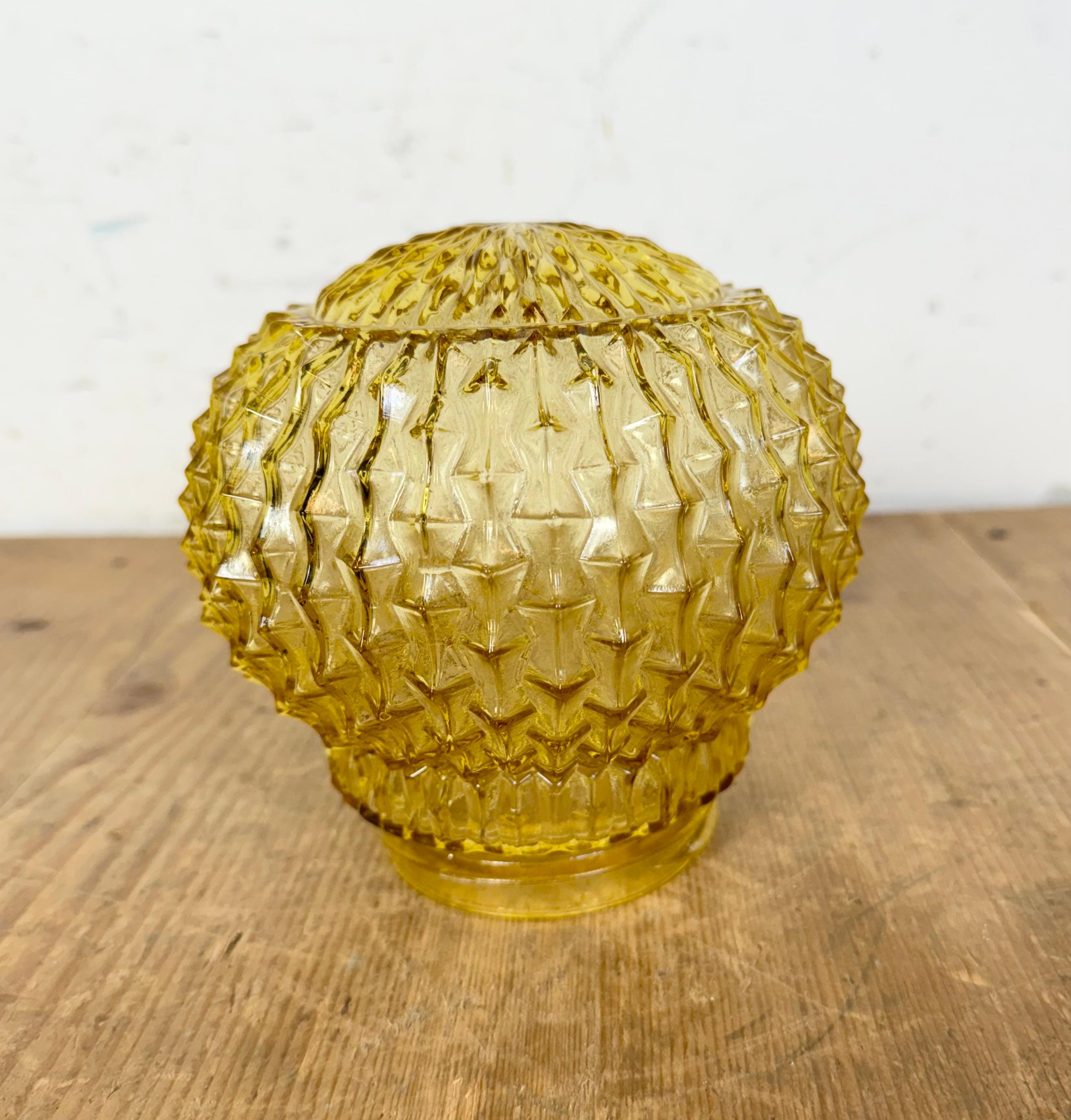 Lampe à suspension vintage en porcelaine blanche, années 1970 en vente 2