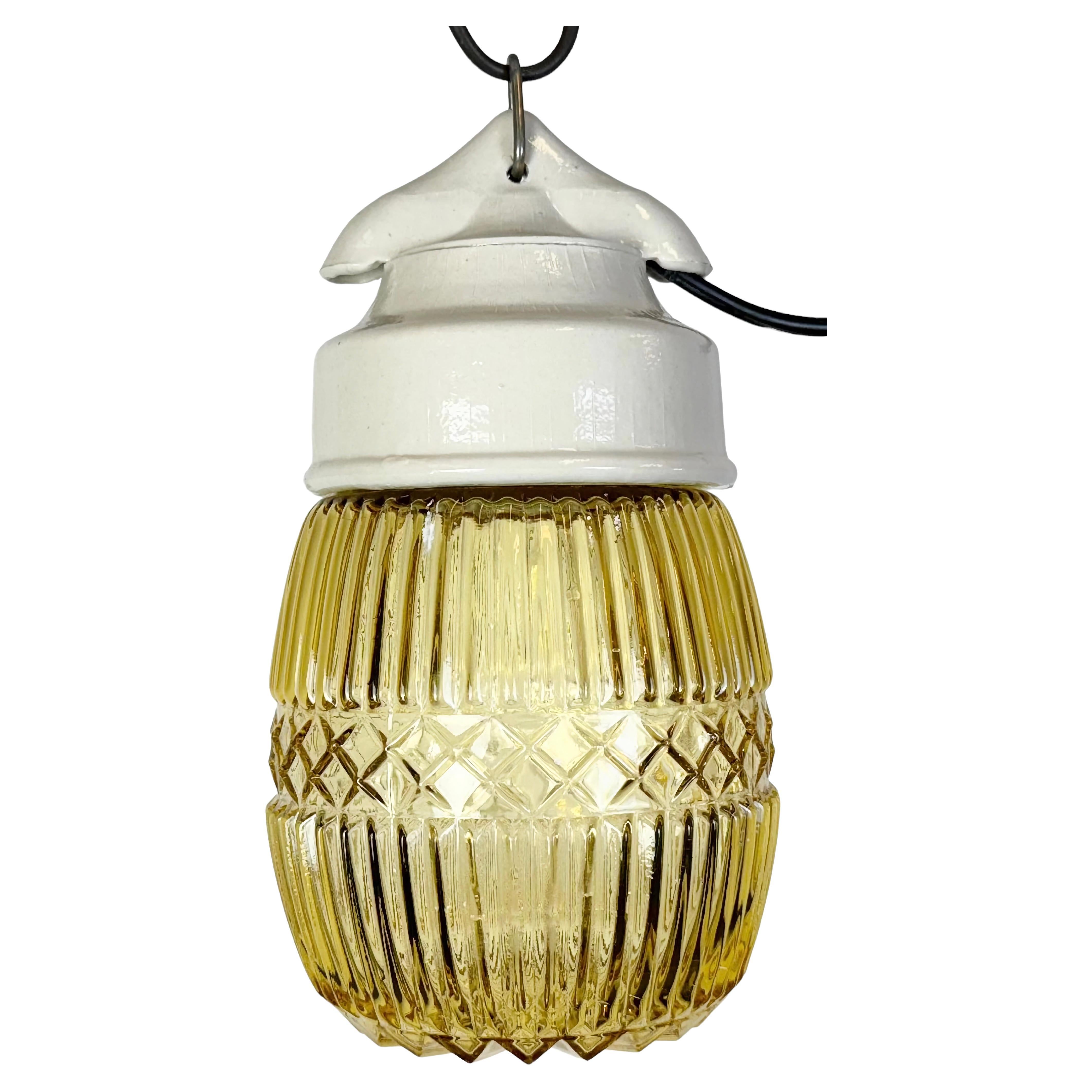 Lampe à suspension vintage en porcelaine blanche, années 1970 en vente