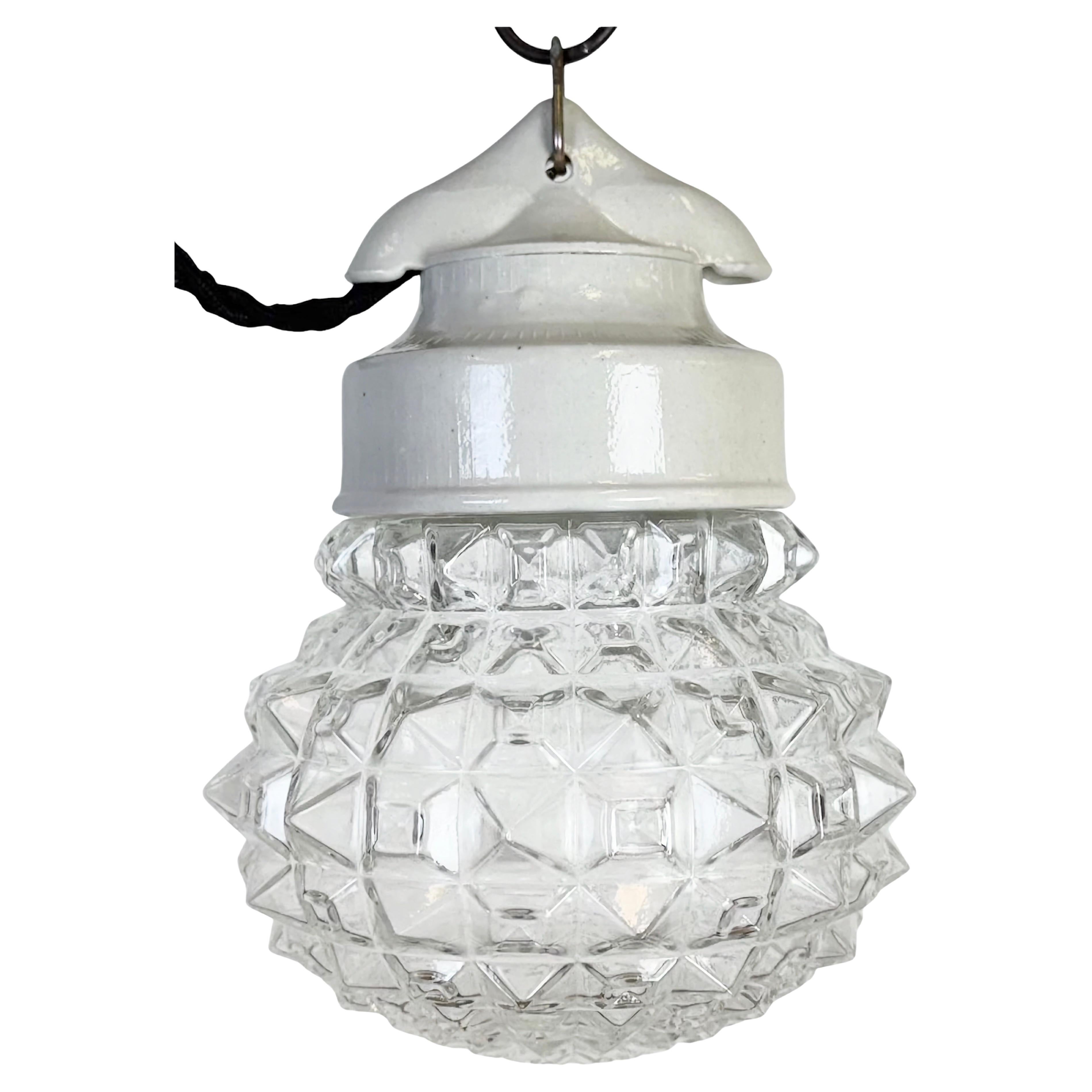 Lampada a sospensione in porcellana bianca vintage, anni '70