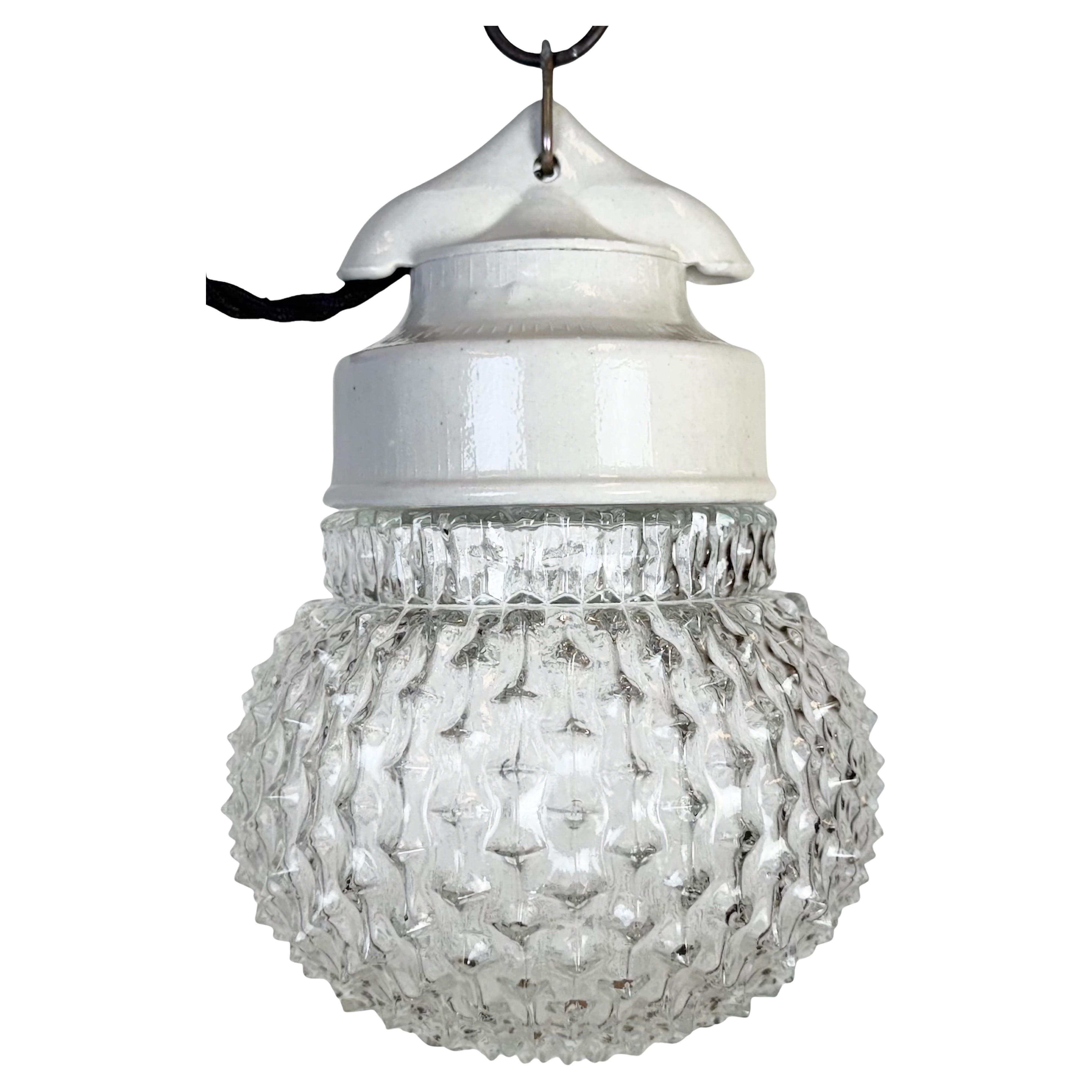 Lampada a sospensione in porcellana bianca vintage, anni '70