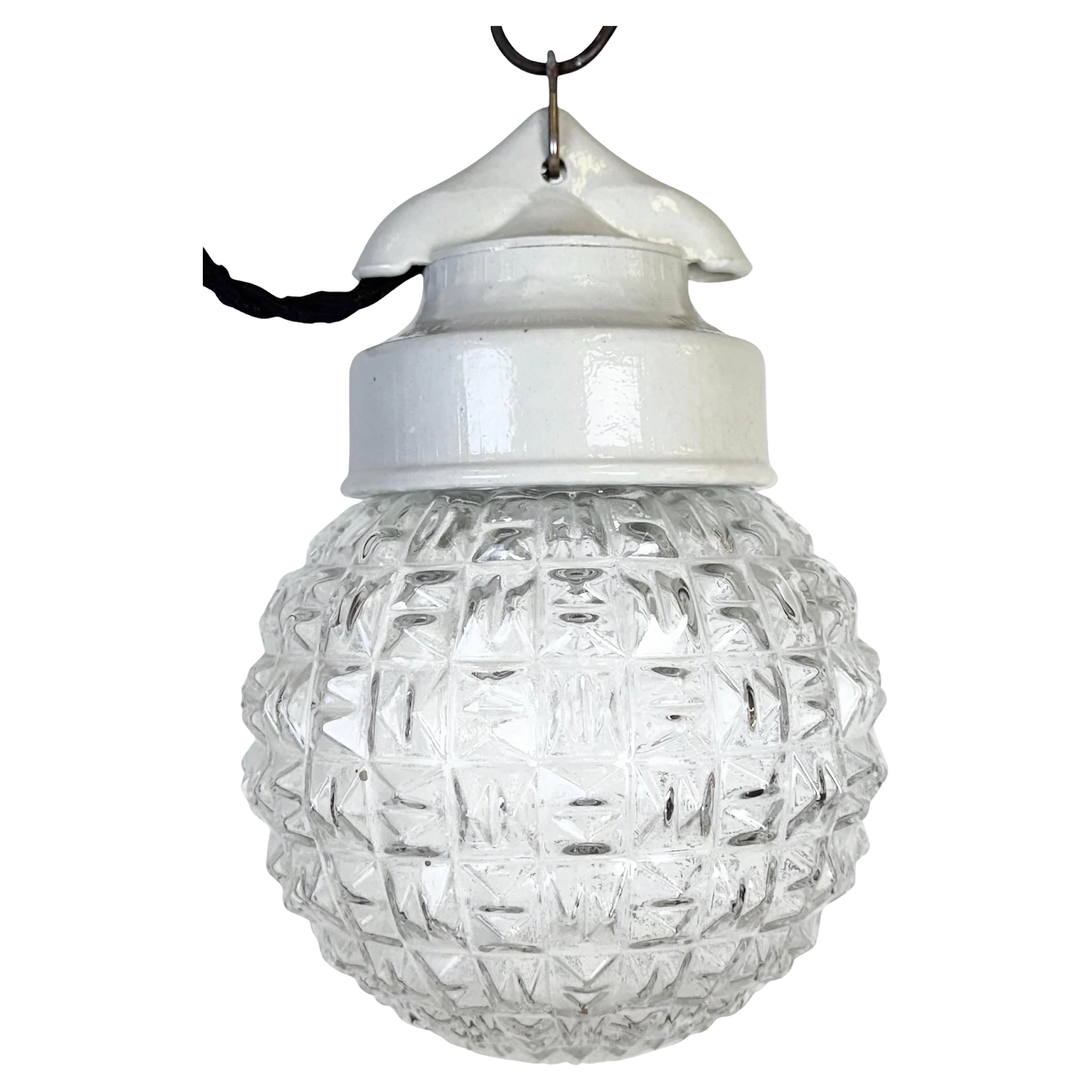 Lampada a sospensione in porcellana bianca vintage, anni '70
