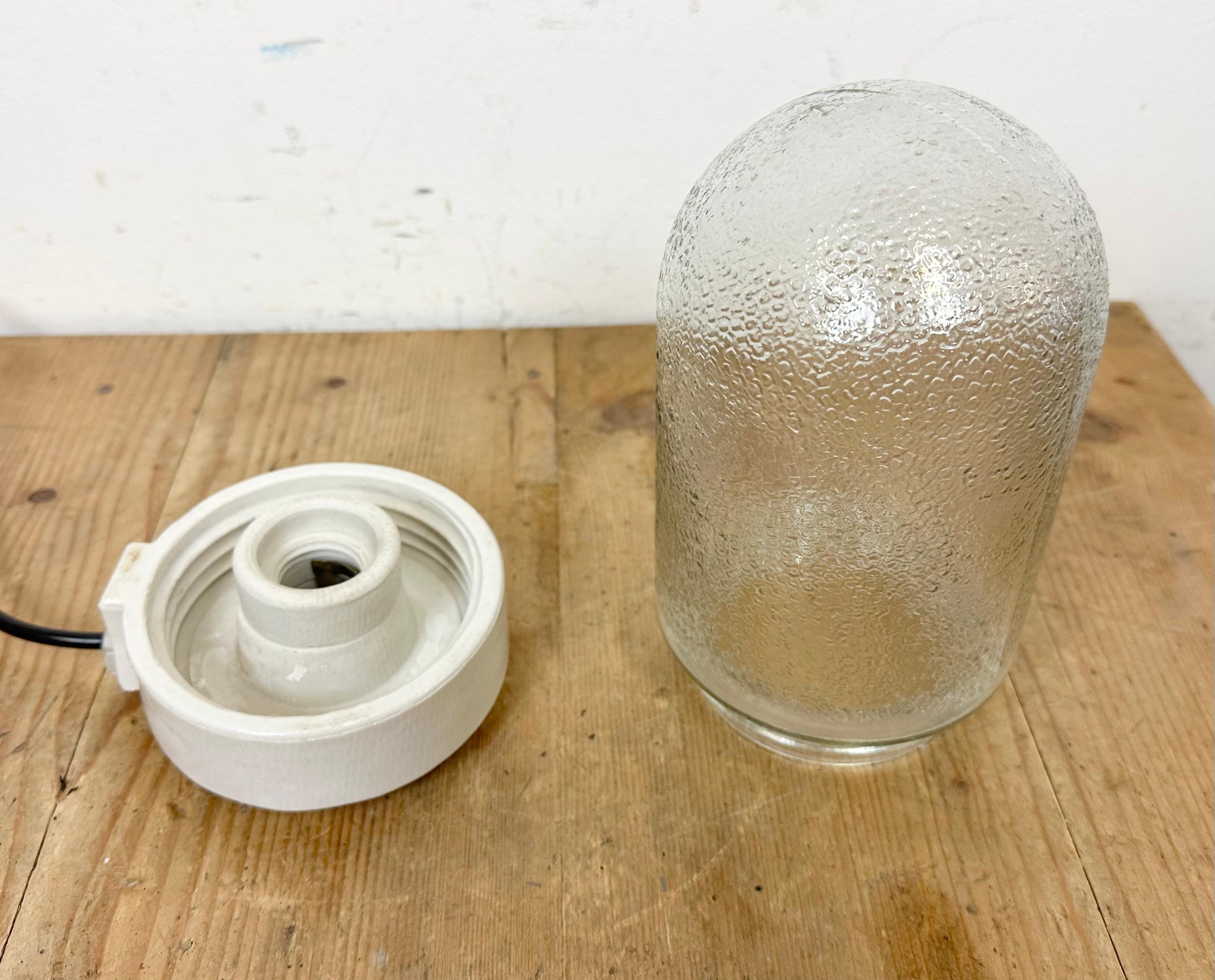 Lampe à suspension vintage en porcelaine blanche avec verre dépoli, années 1970 en vente 4