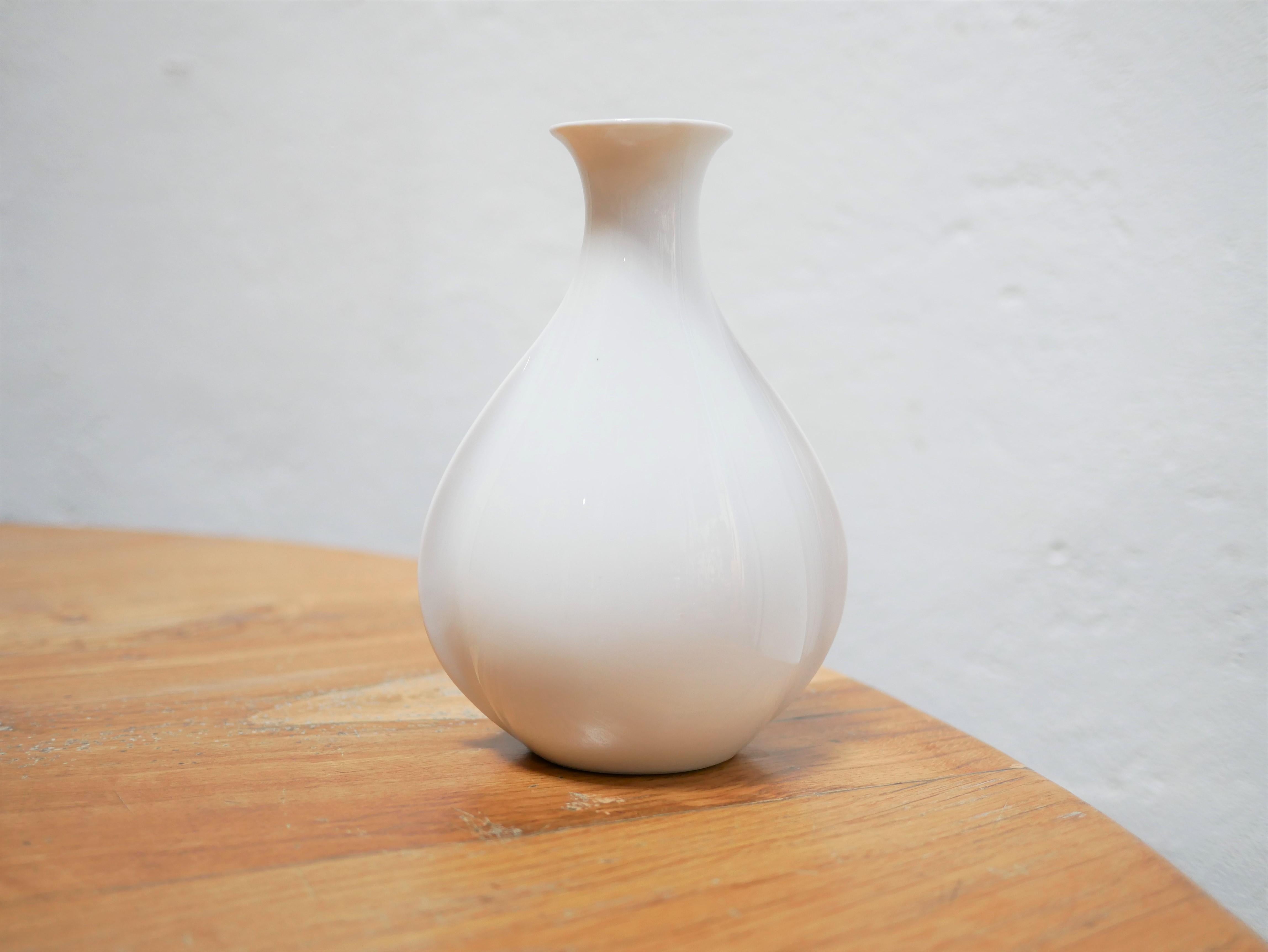 Vintage White Porcelain Vase by the Seltmann Weiden Factory, Germany 4