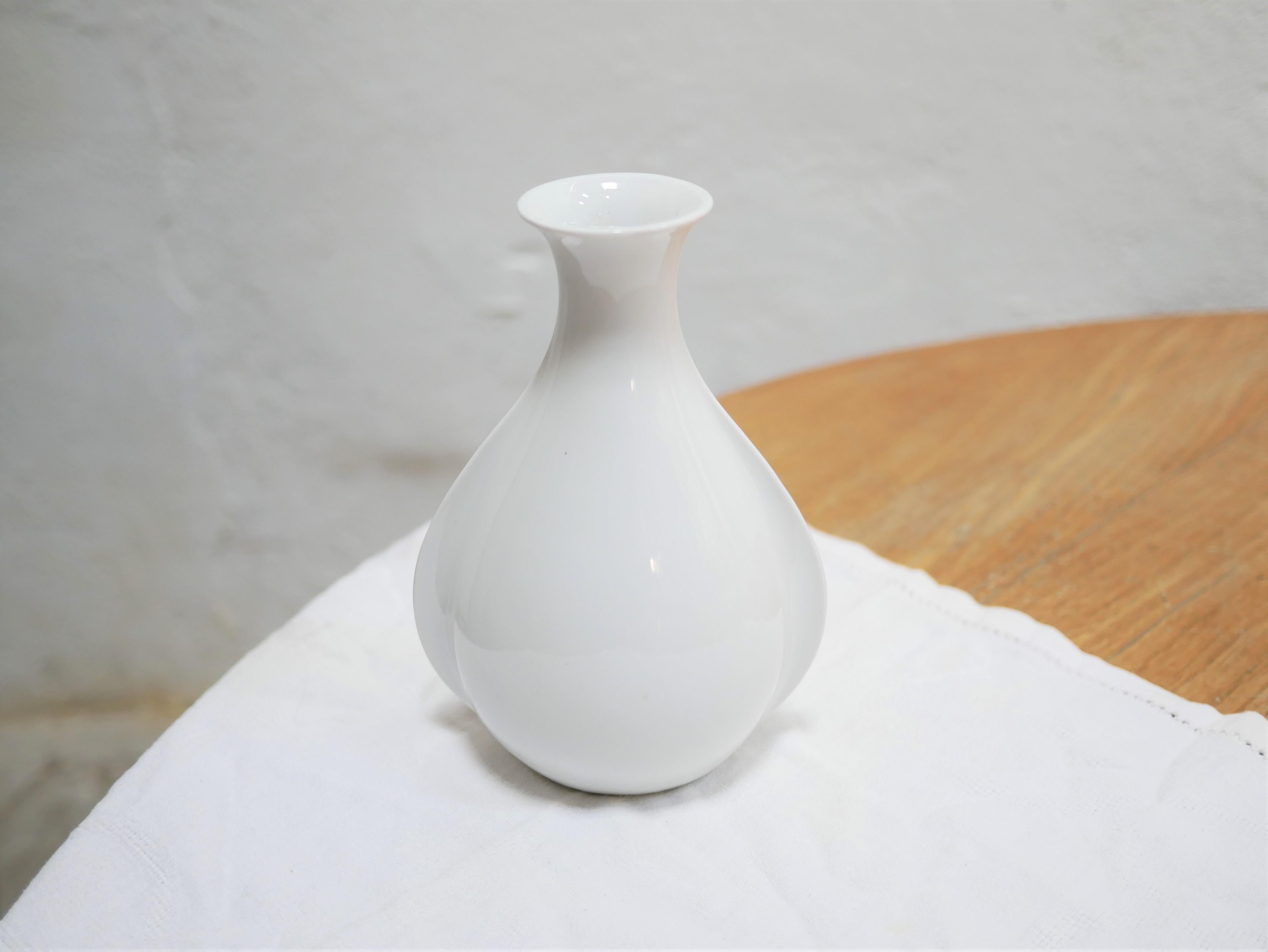 Vintage White Porcelain Vase by the Seltmann Weiden Factory, Germany In Good Condition In AIGNAN, FR