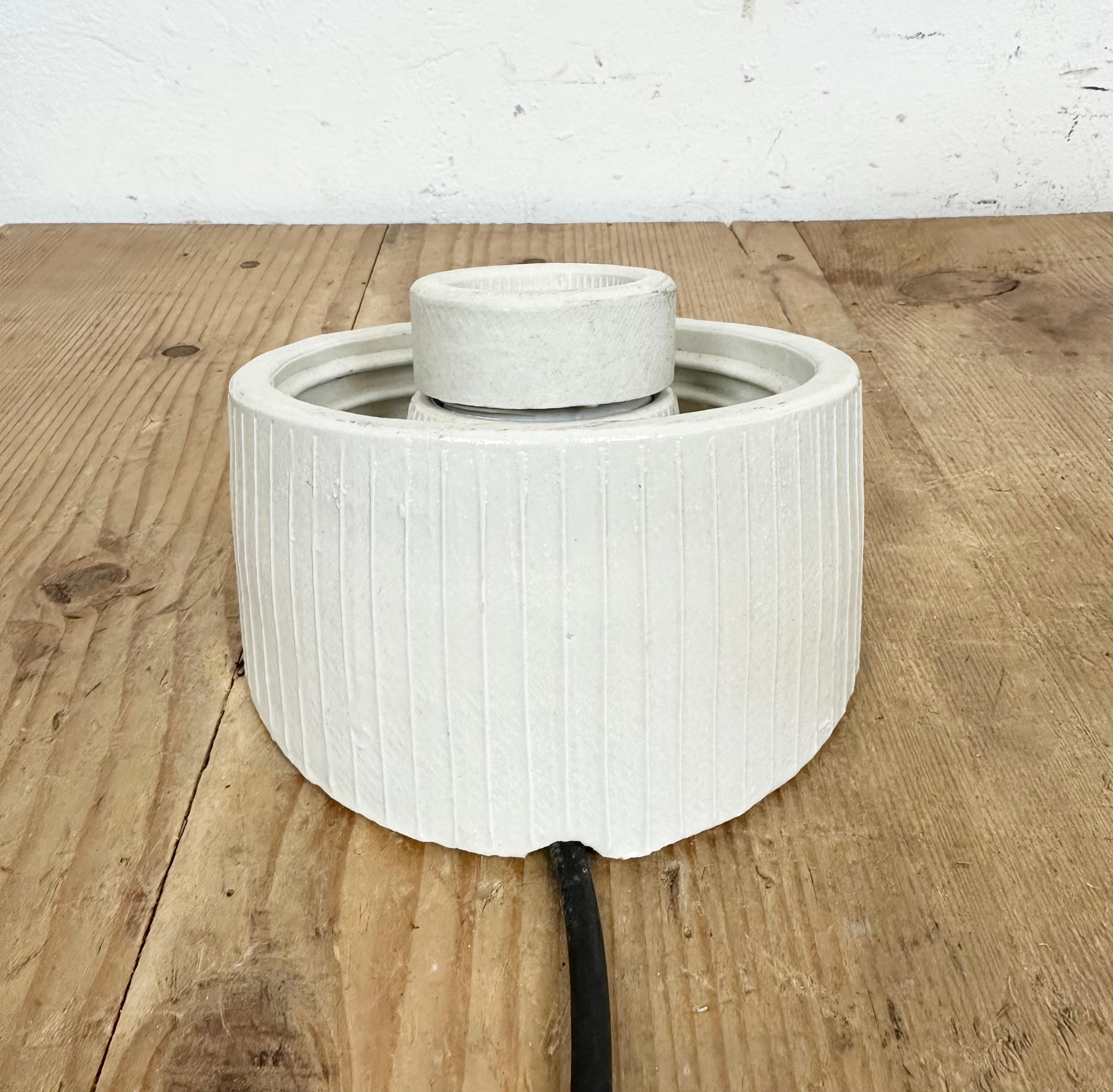 Vintage White Porcelain Wall Light, 1970s For Sale 3