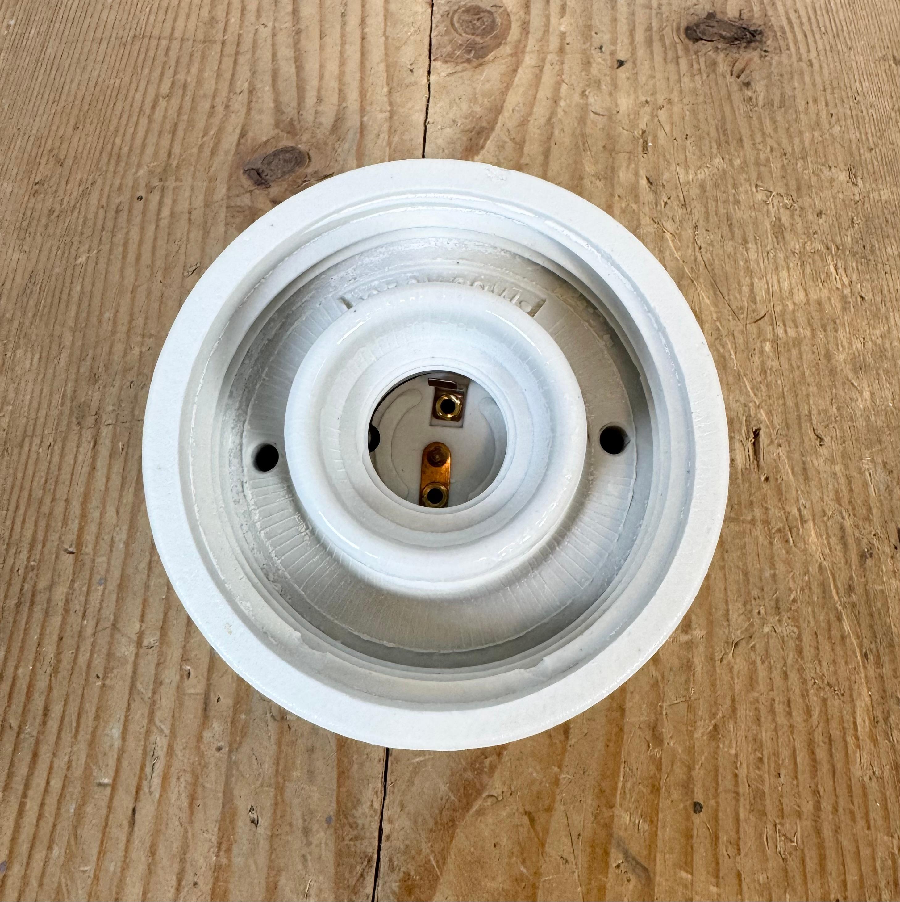 Vintage White Porcelain Wall Light, 1970s For Sale 4