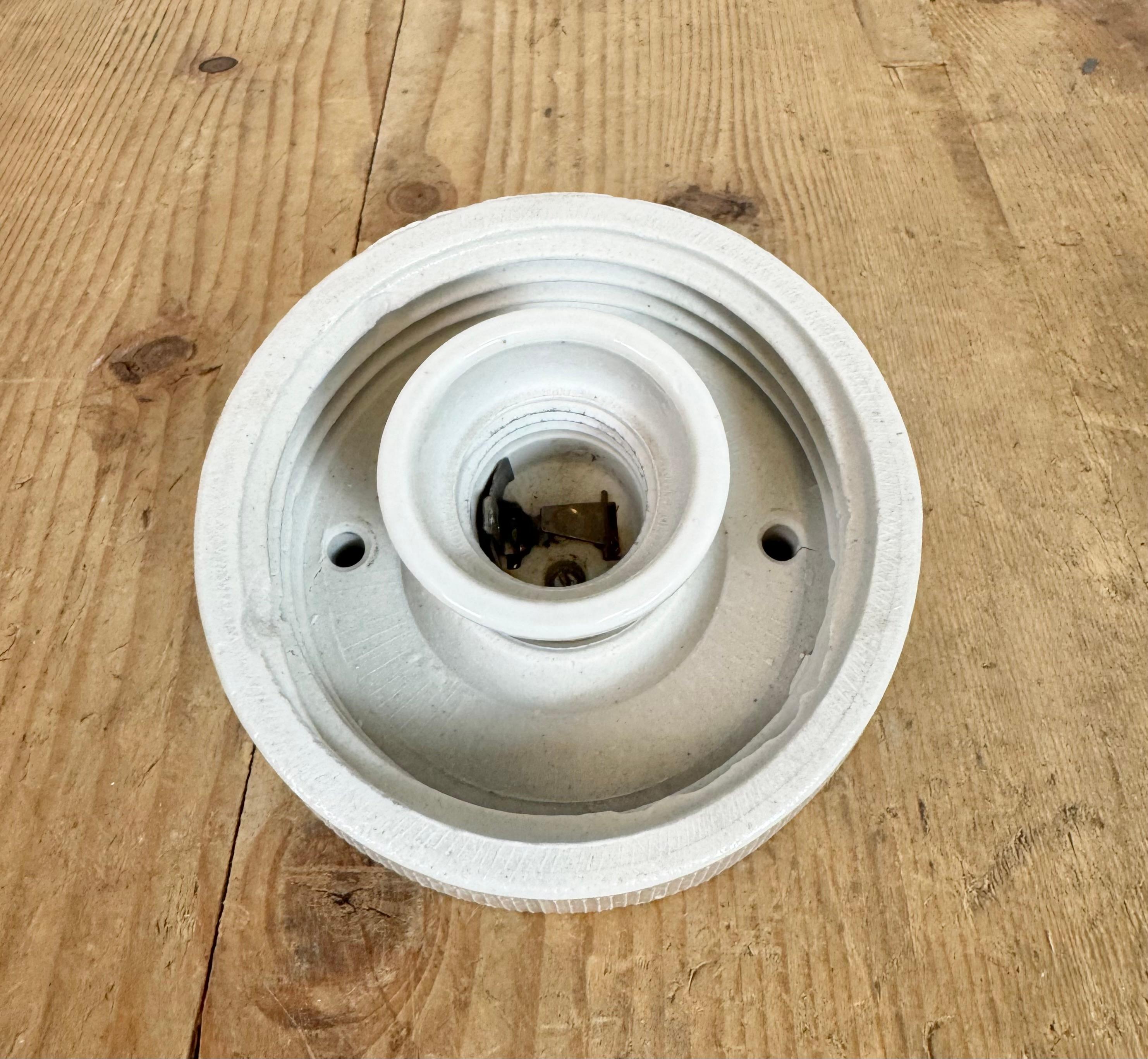 Vintage White Porcelain Wall Light, 1970s For Sale 4