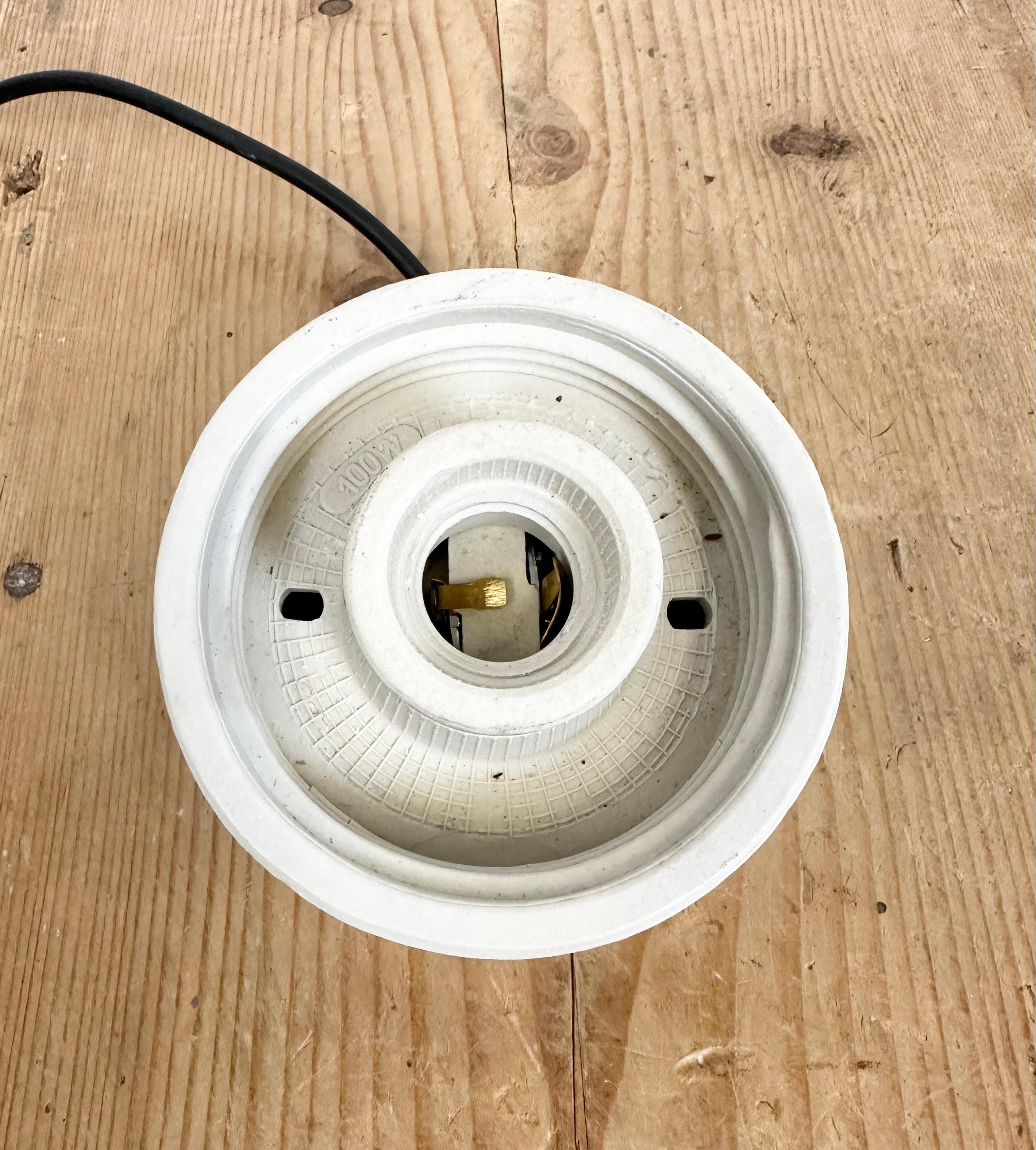 Vintage White Porcelain Wall Light, 1970s For Sale 4