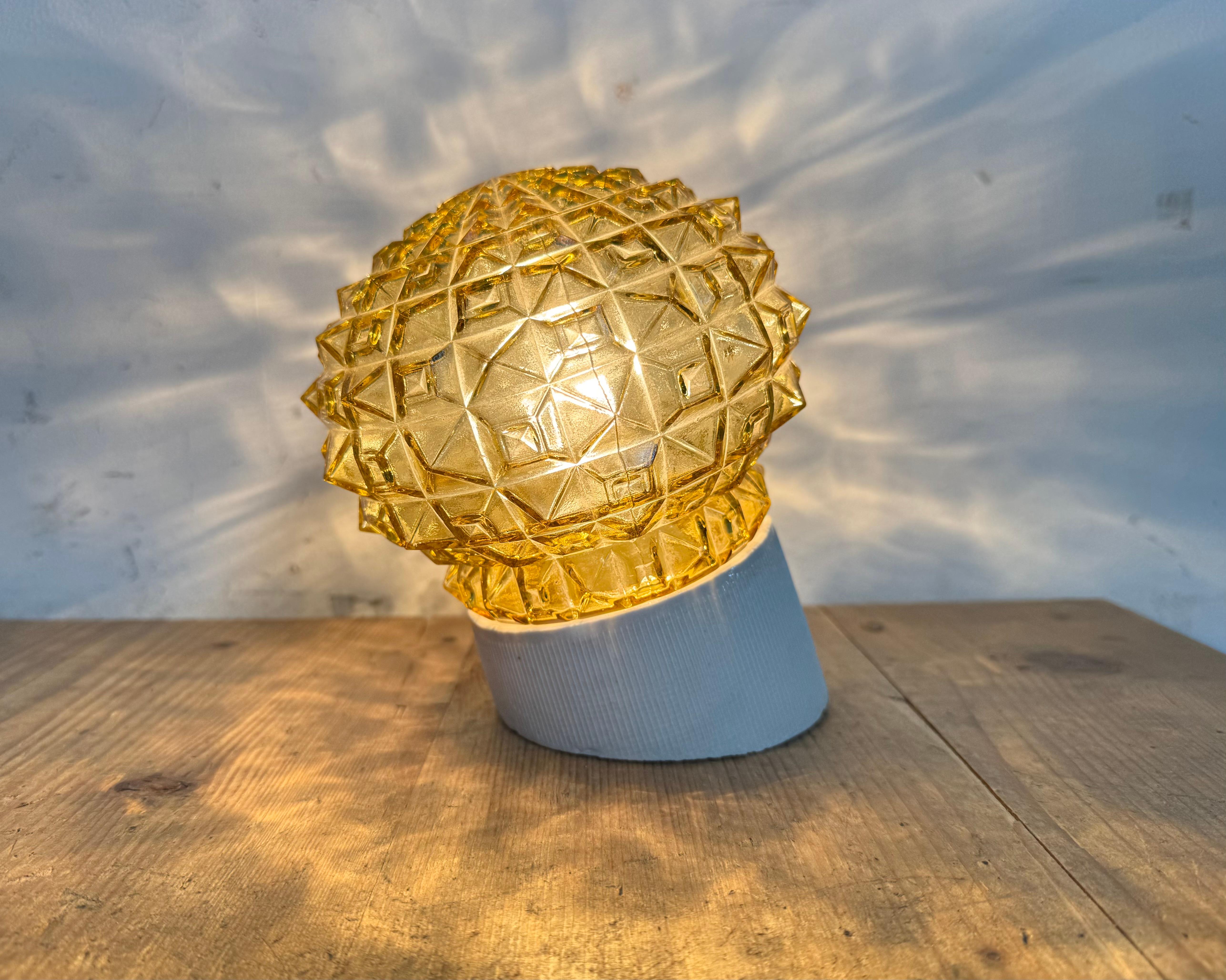 Vintage White Porcelain Wall Light, 1970s For Sale 6