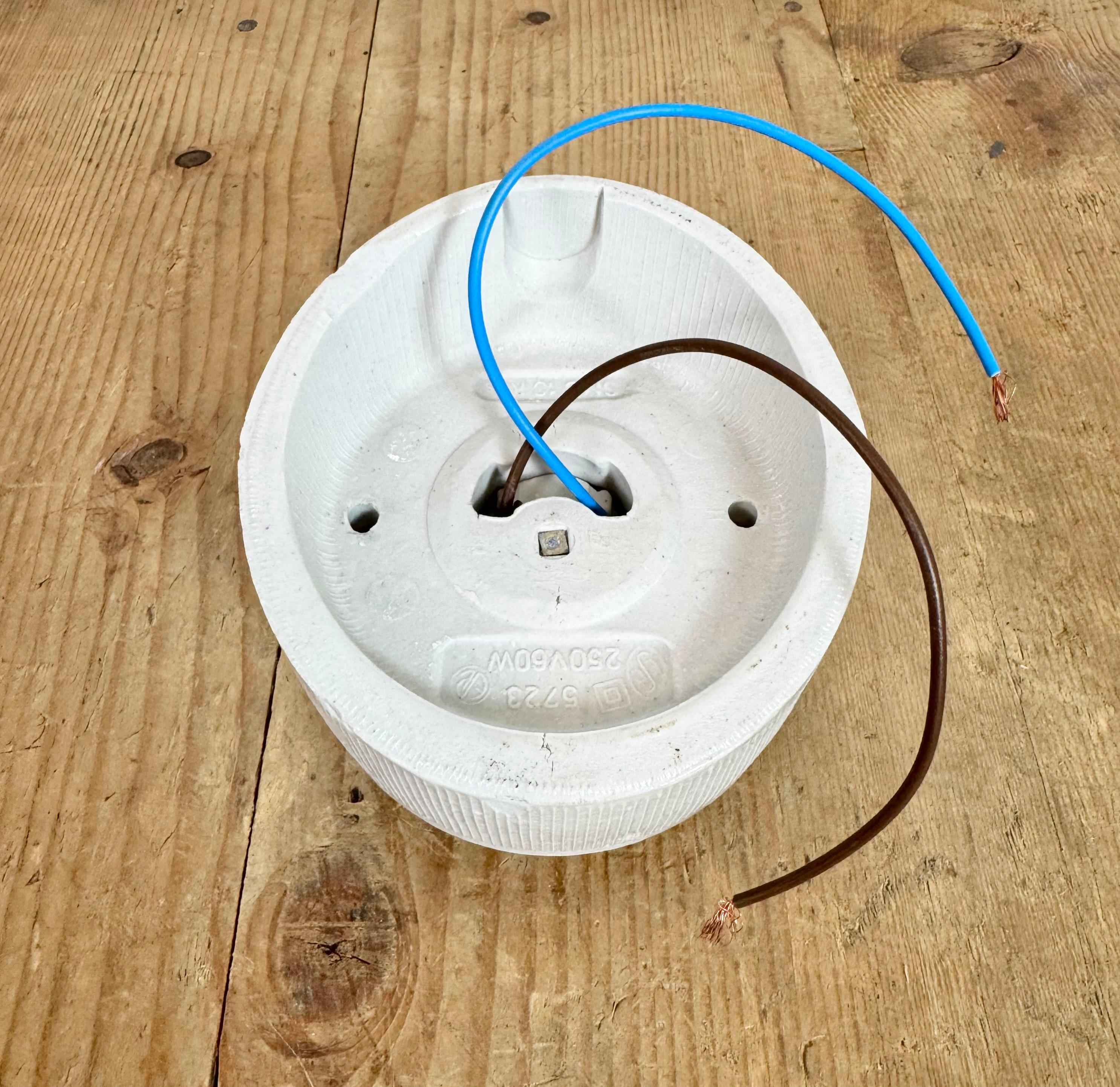 Vintage White Porcelain Wall Light, 1970s For Sale 7