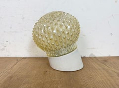 Vintage-Wandleuchte aus weißem Porzellan, 1970er Jahre