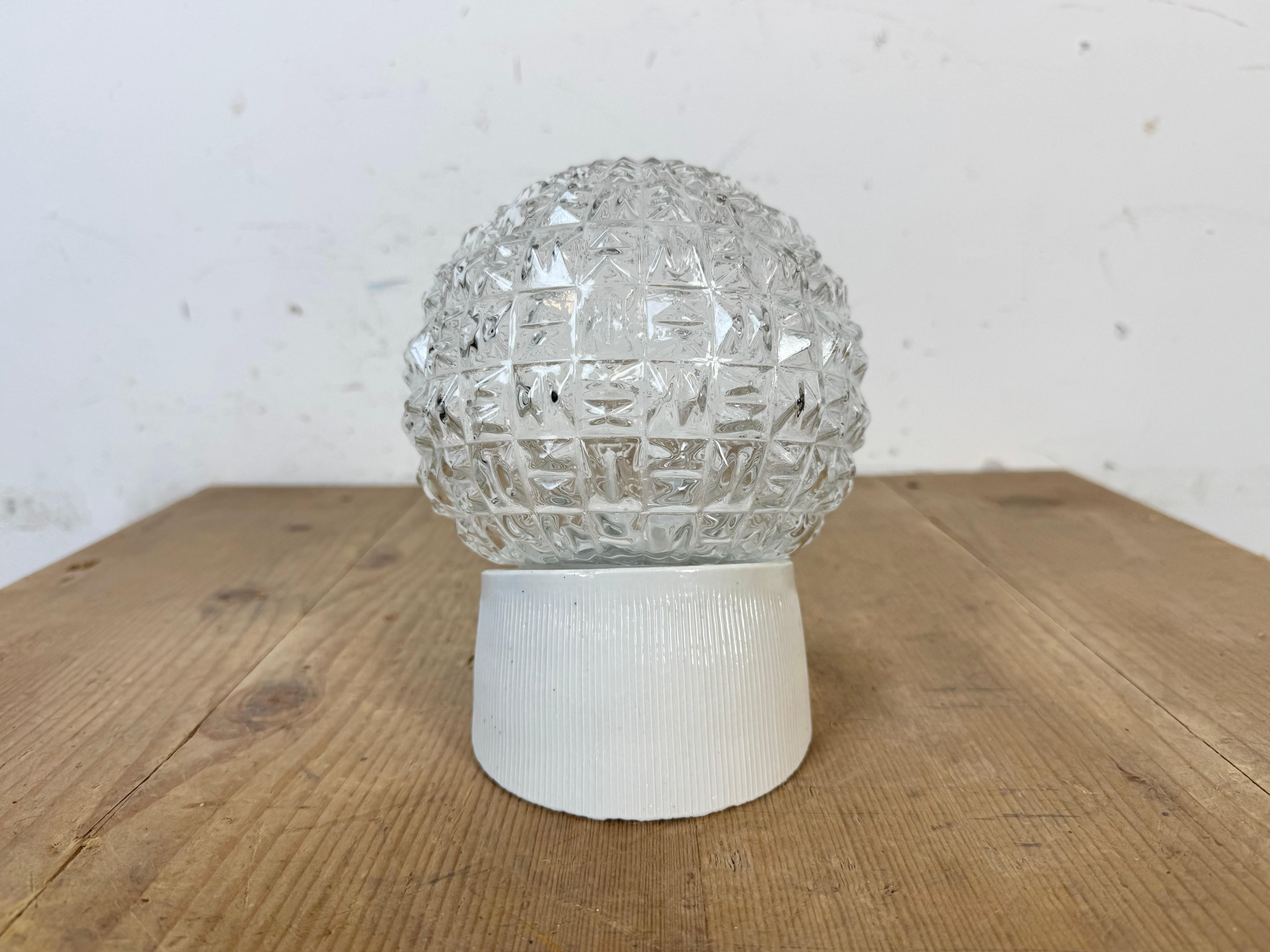 Aplique vintage de porcelana blanca, años 70 Checo en venta