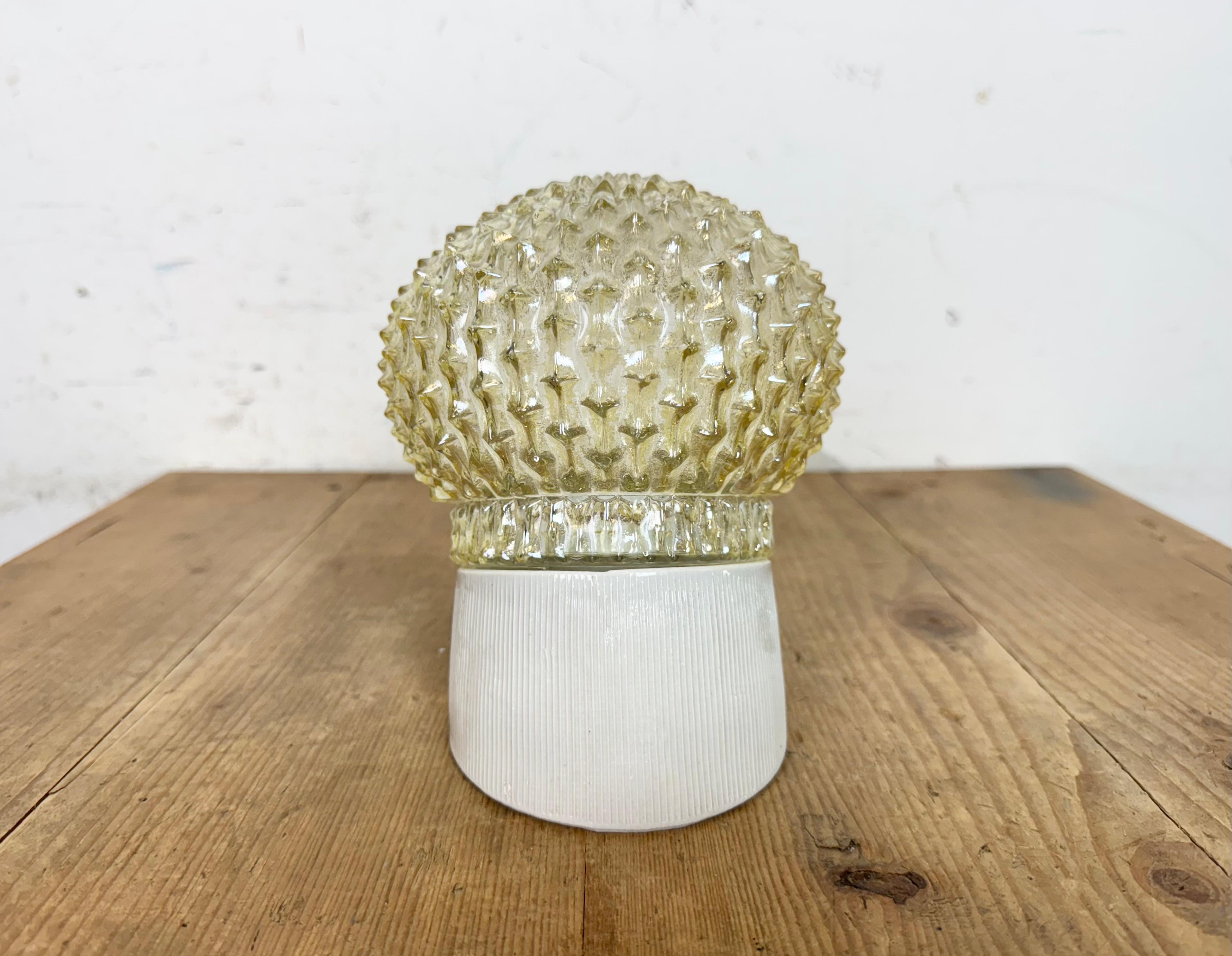 Aplique vintage de porcelana blanca, años 70 Checo en venta