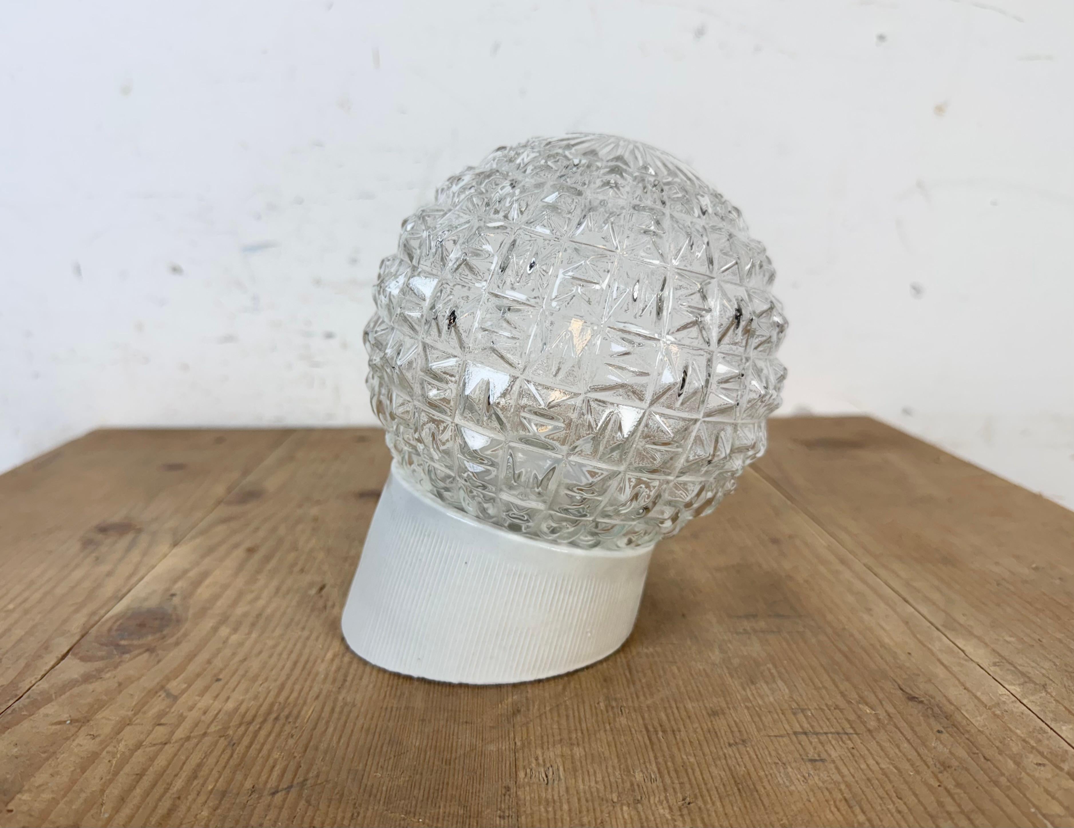 Aplique vintage de porcelana blanca, años 70 en Bueno estado para la venta en Kojetice, CZ