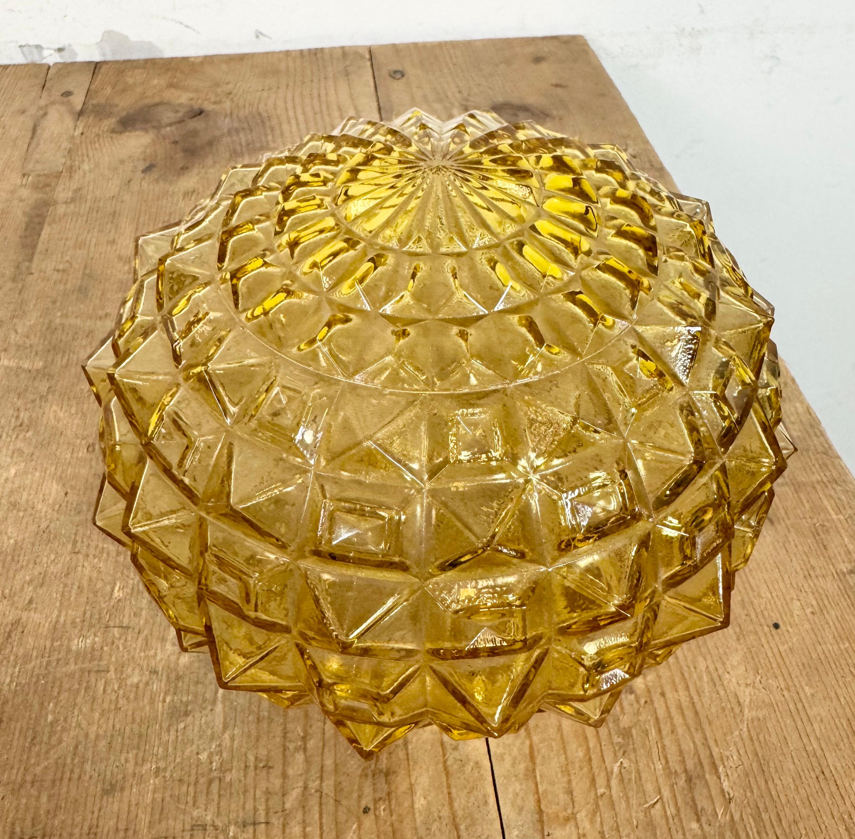 Vintage White Porcelain Wall Light, 1970s For Sale 1