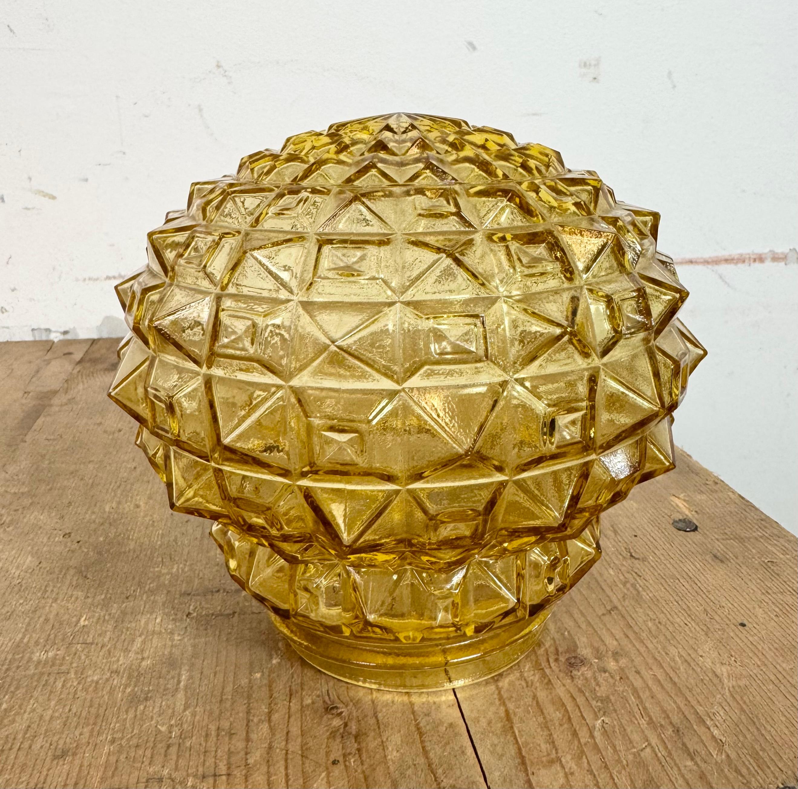 Vintage White Porcelain Wall Light, 1970s For Sale 2