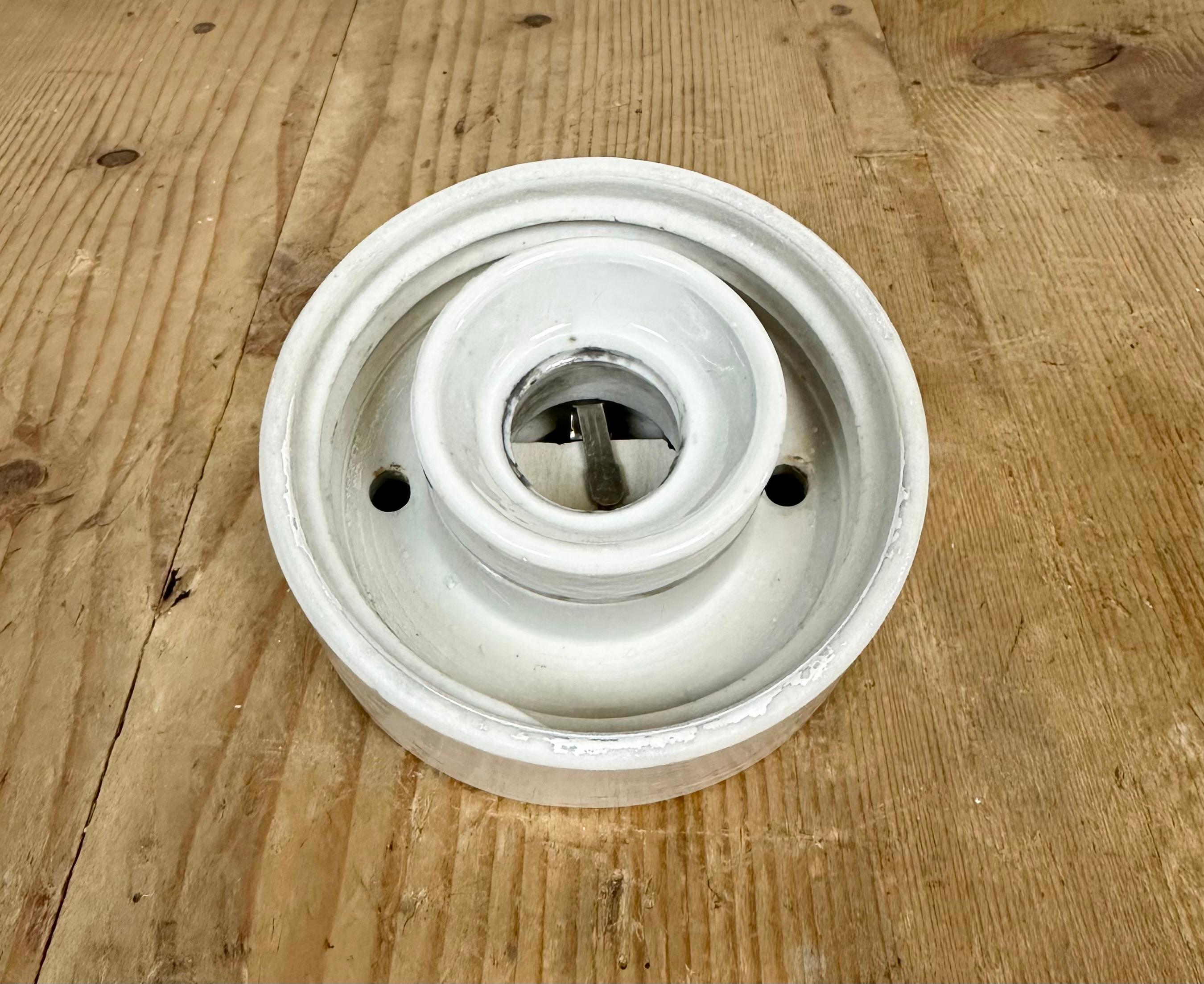 Vintage White Porcelain Wall Light, 1970s For Sale 3