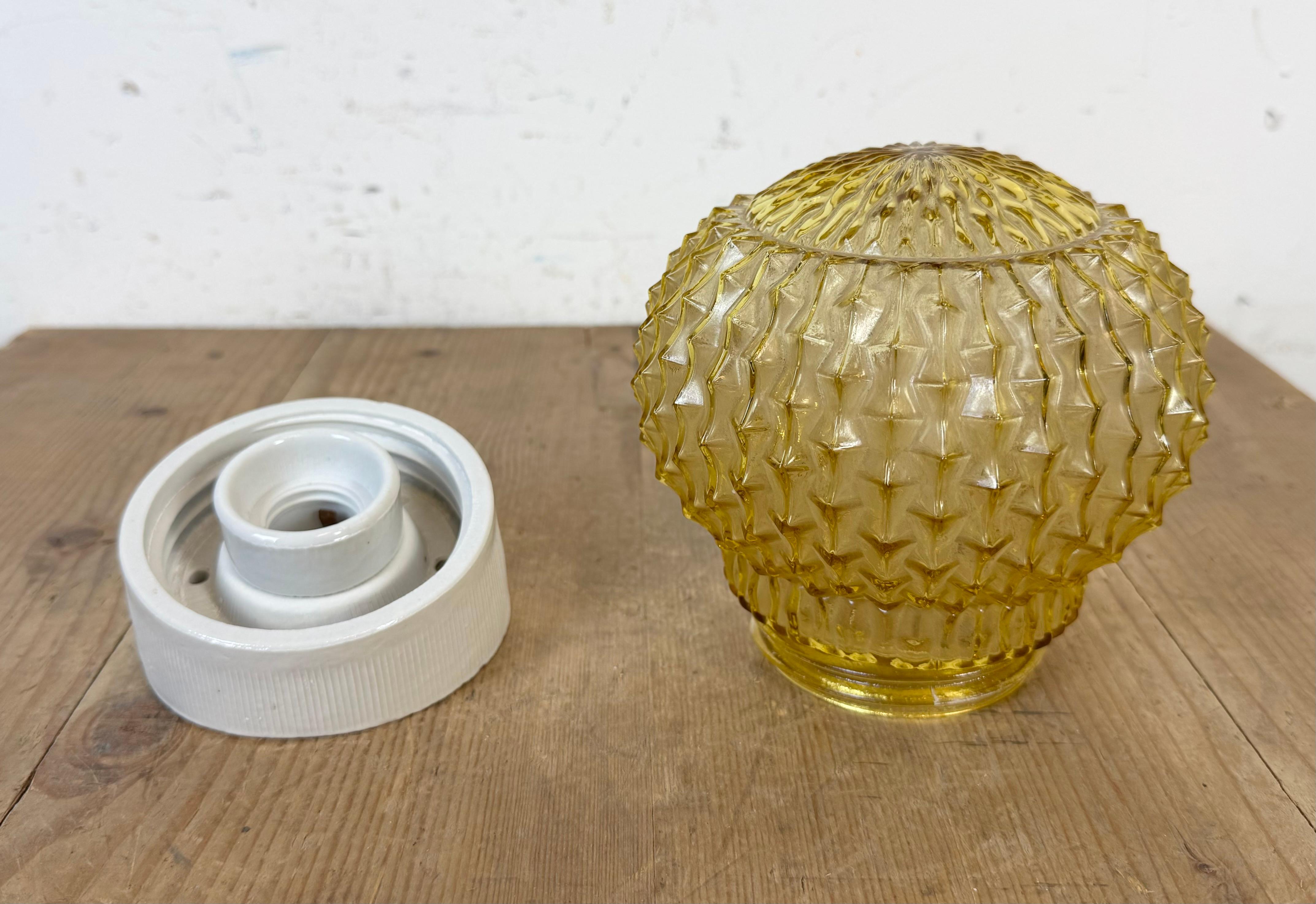 Vintage White Porcelain Wall Light, 1970s For Sale 3