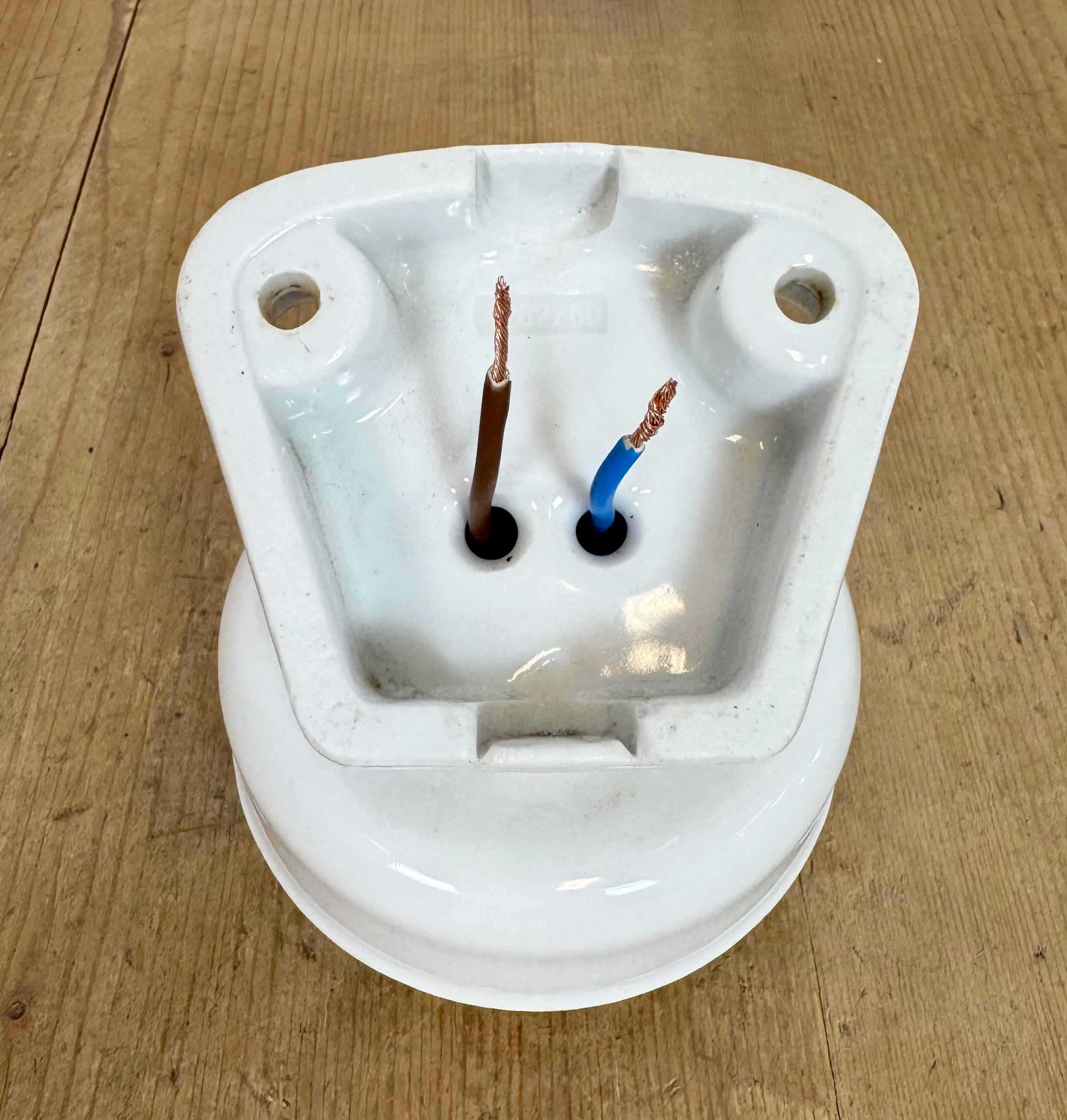 Aplique Vintage de Porcelana Blanca con Cristal Transparente, Años 60 en venta 6
