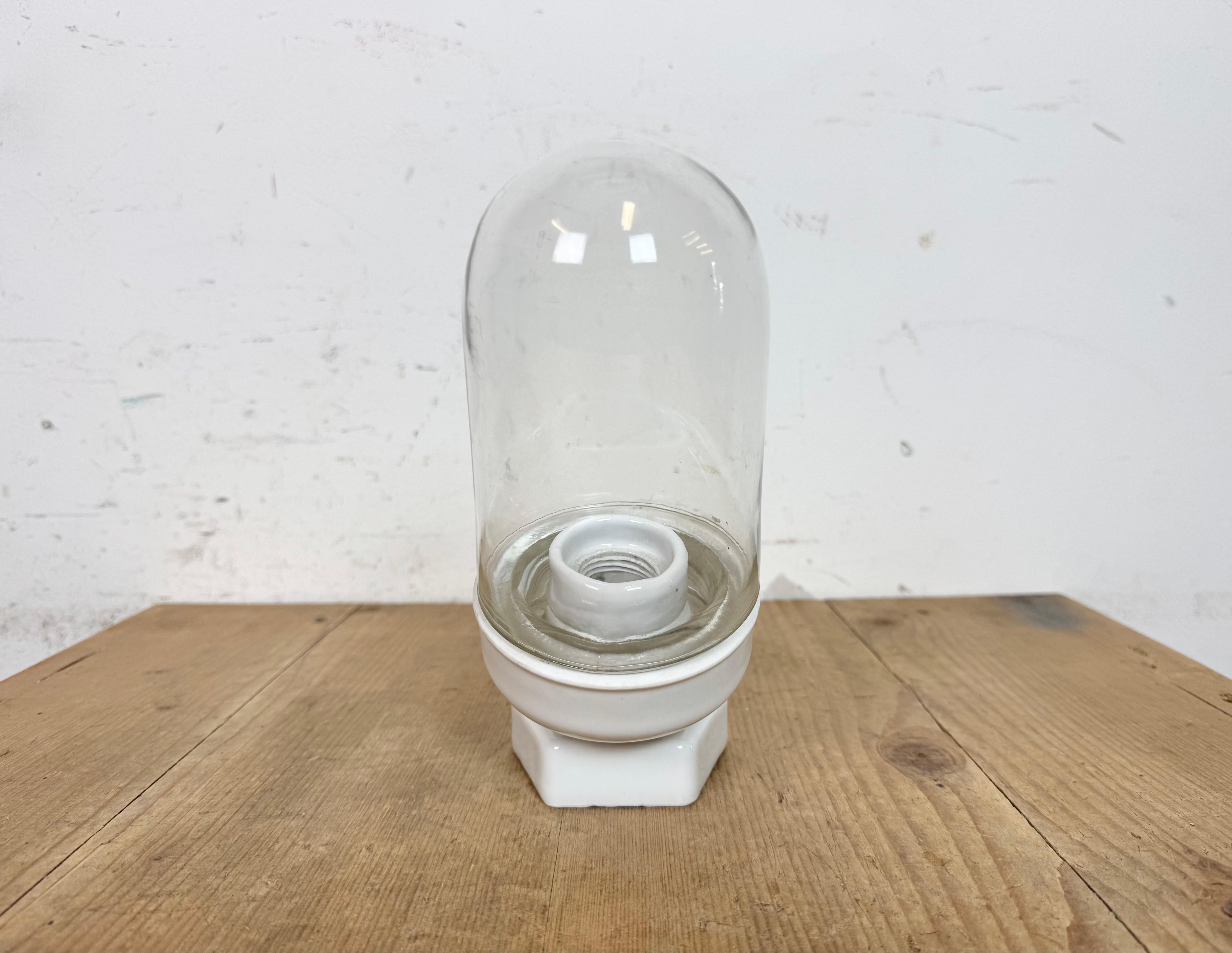 Aplique Vintage de Porcelana Blanca con Cristal Transparente, Años 60 en Bueno estado para la venta en Kojetice, CZ