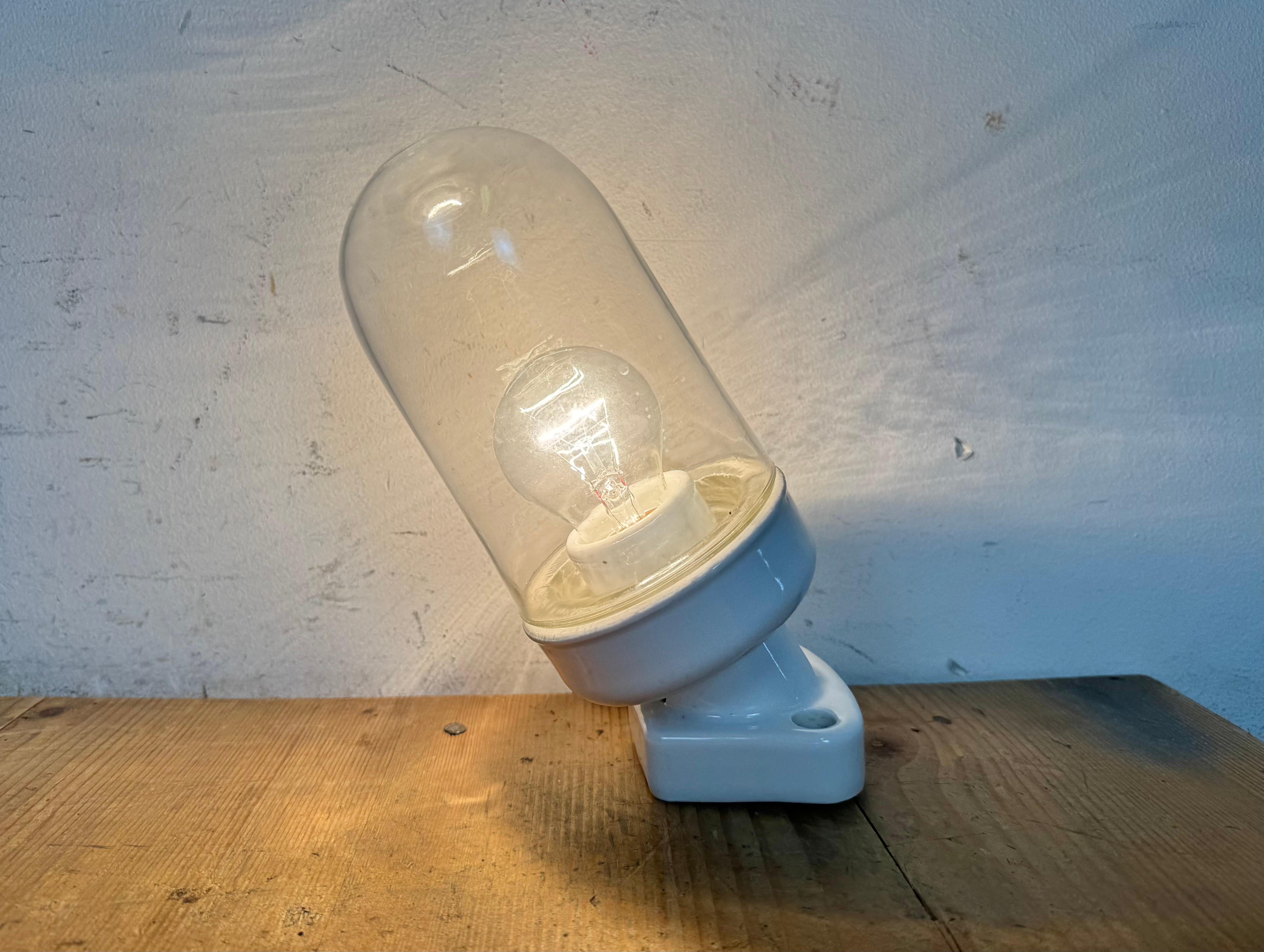 Aplique Vintage de Porcelana Blanca con Cristal Transparente, Años 60 siglo XX en venta