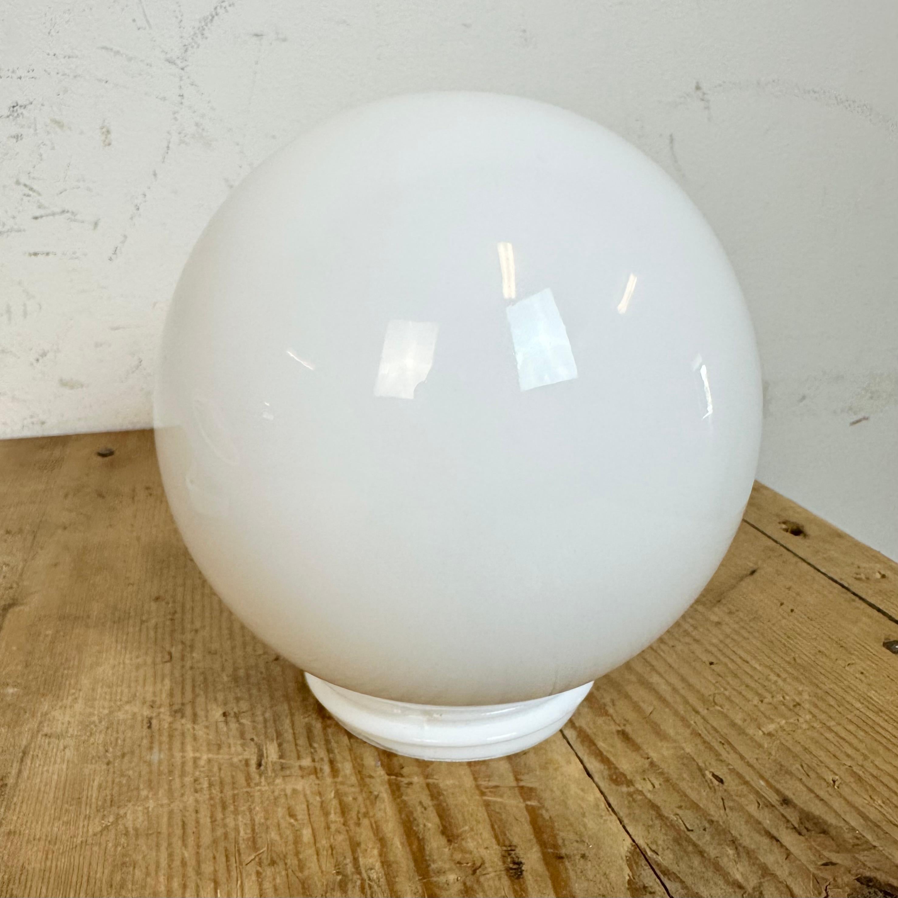 Vintage White Porcelain Wall Light with Milk Glass, 1960s For Sale 4