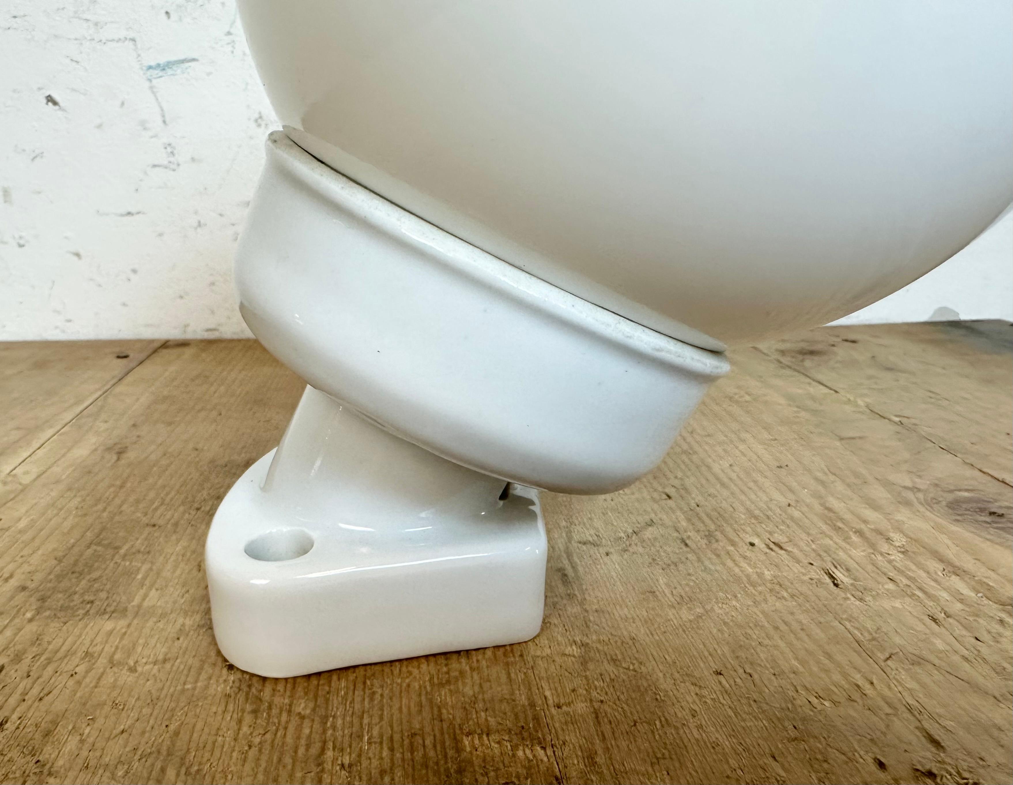 Vintage White Porcelain Wall Light with Milk Glass, 1960s For Sale 1