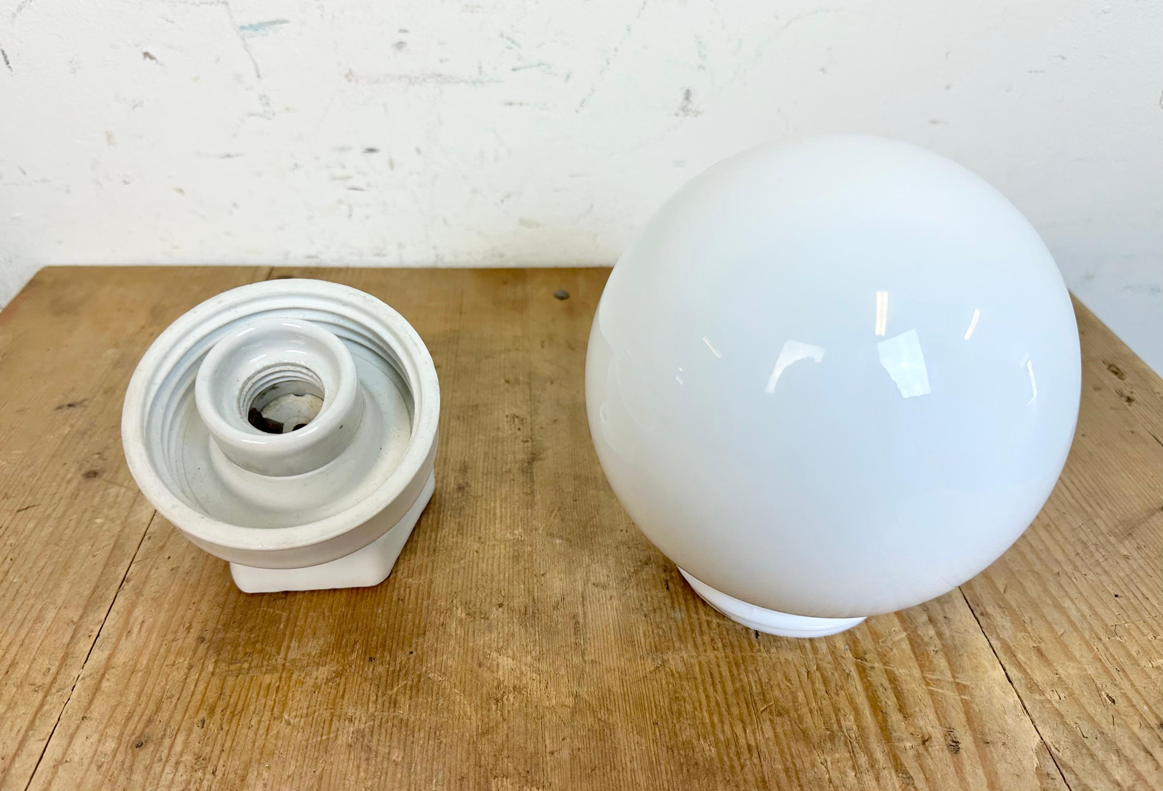 Vintage White Porcelain Wall Light with Milk Glass, 1960s For Sale 3