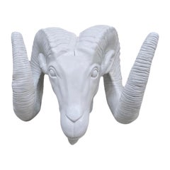 Estatua vintage de cabeza de carnero blanca