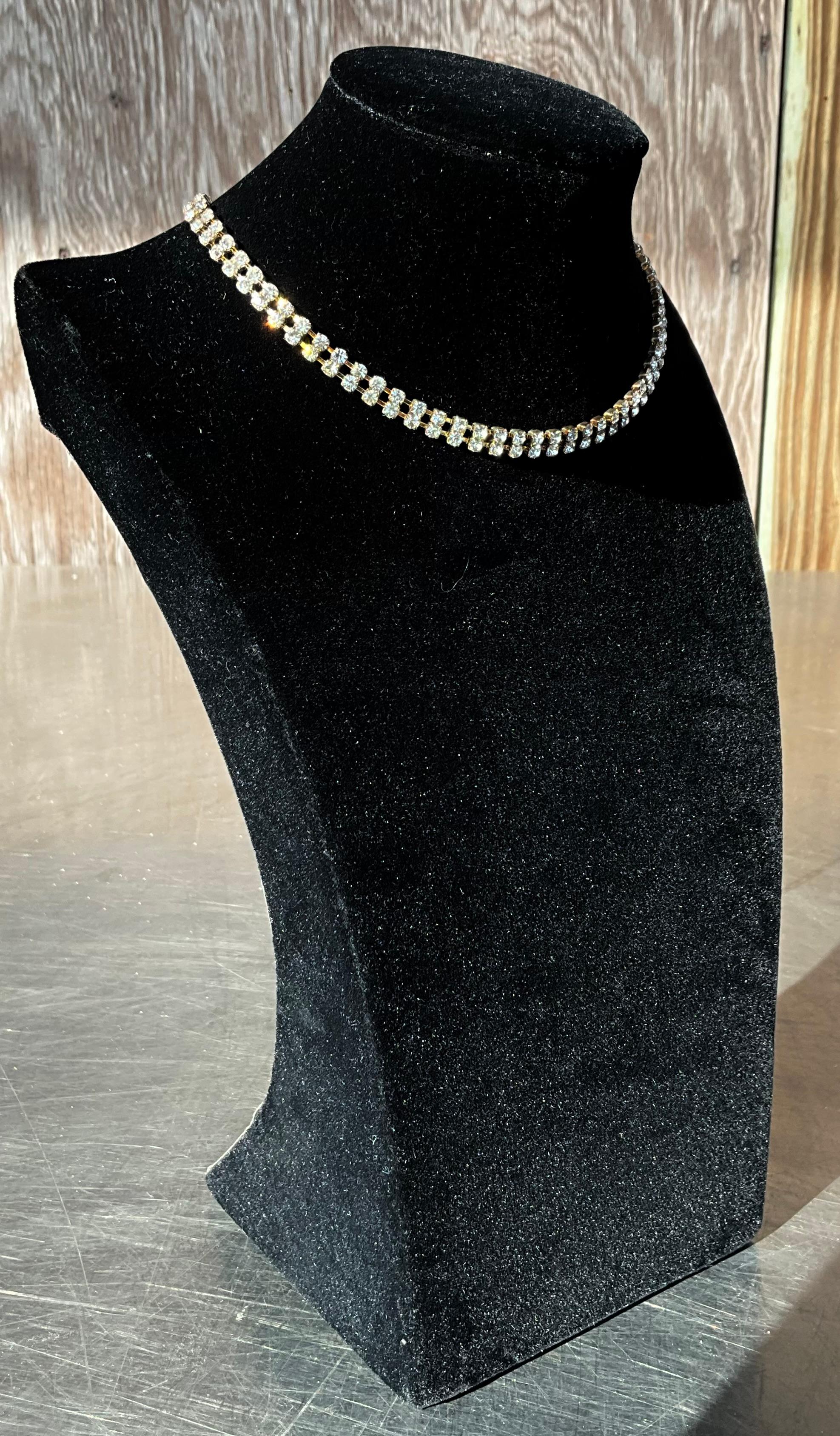 Collana girocollo vintage con strass bianchi In condizioni buone in vendita a Lake Worth Beach, FL