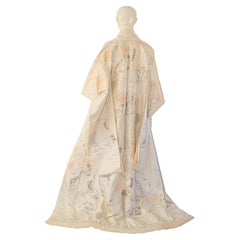 Robe de mariée japonaise vintage kimono en brocart de soie blanc