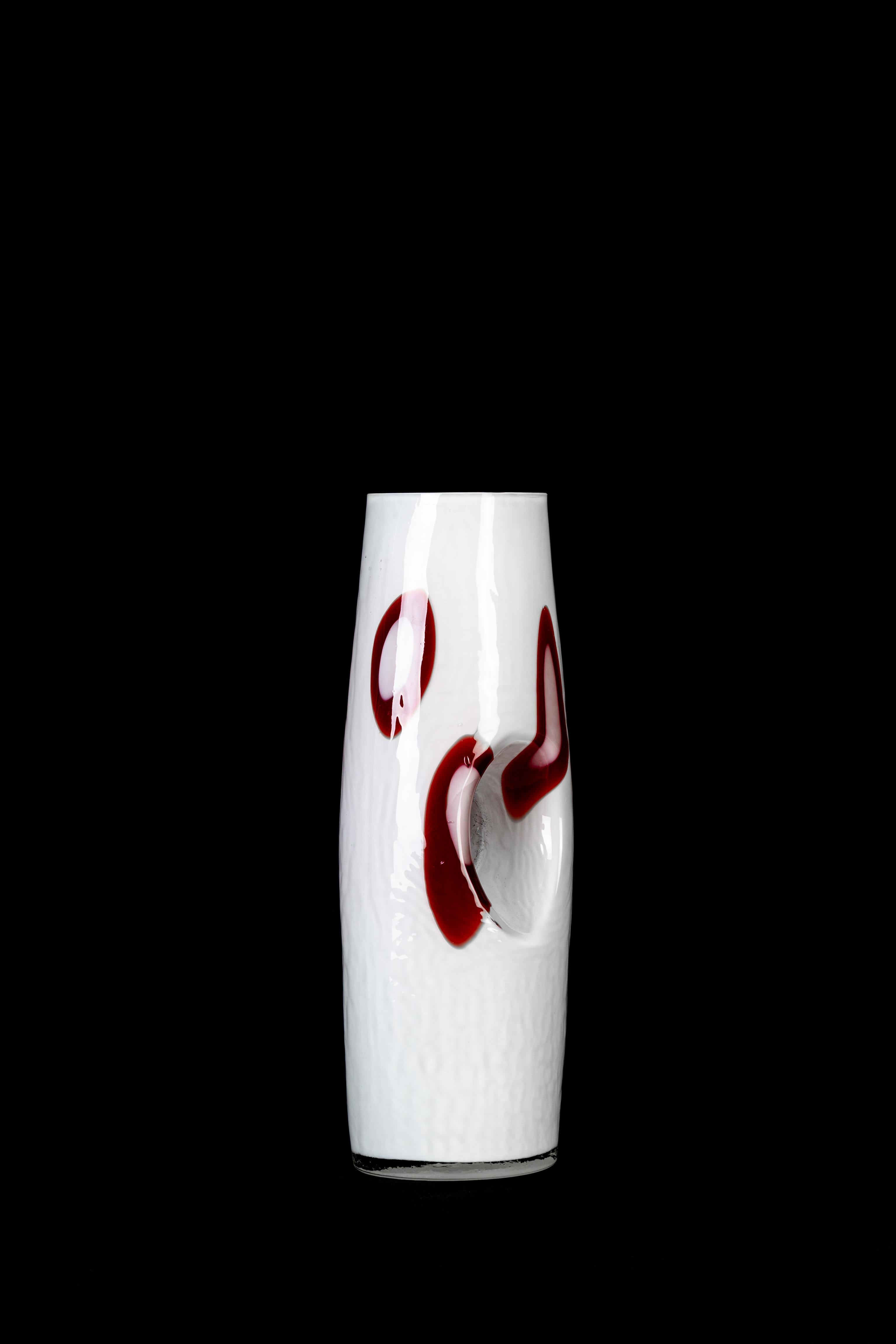 White Murano vase is a wonderful glass decorative object, realized during the 1960s.

Very elegant Murano vase with a white colored base and oval brown and white decorations on the body. 

Good conditions.