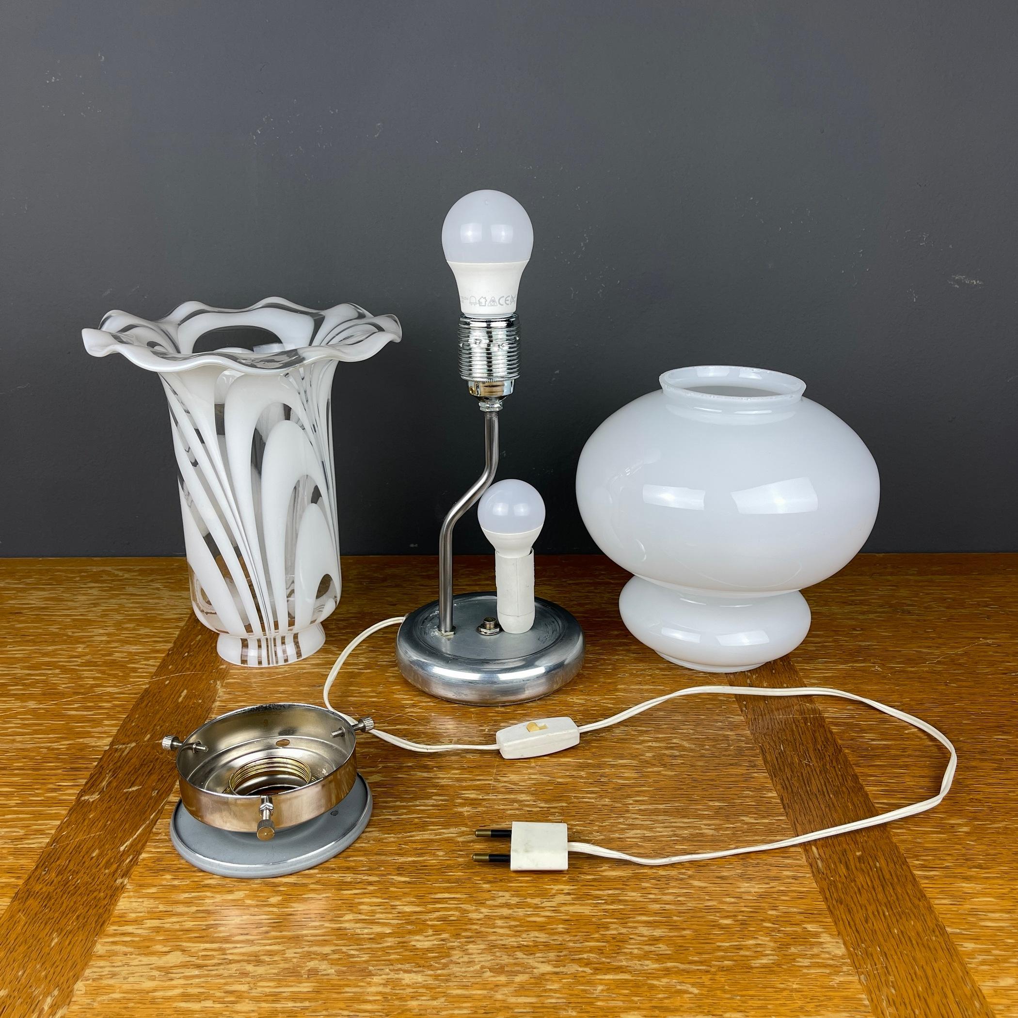 Lampe de table blanche vintage, Italie, années 1980  en vente 4