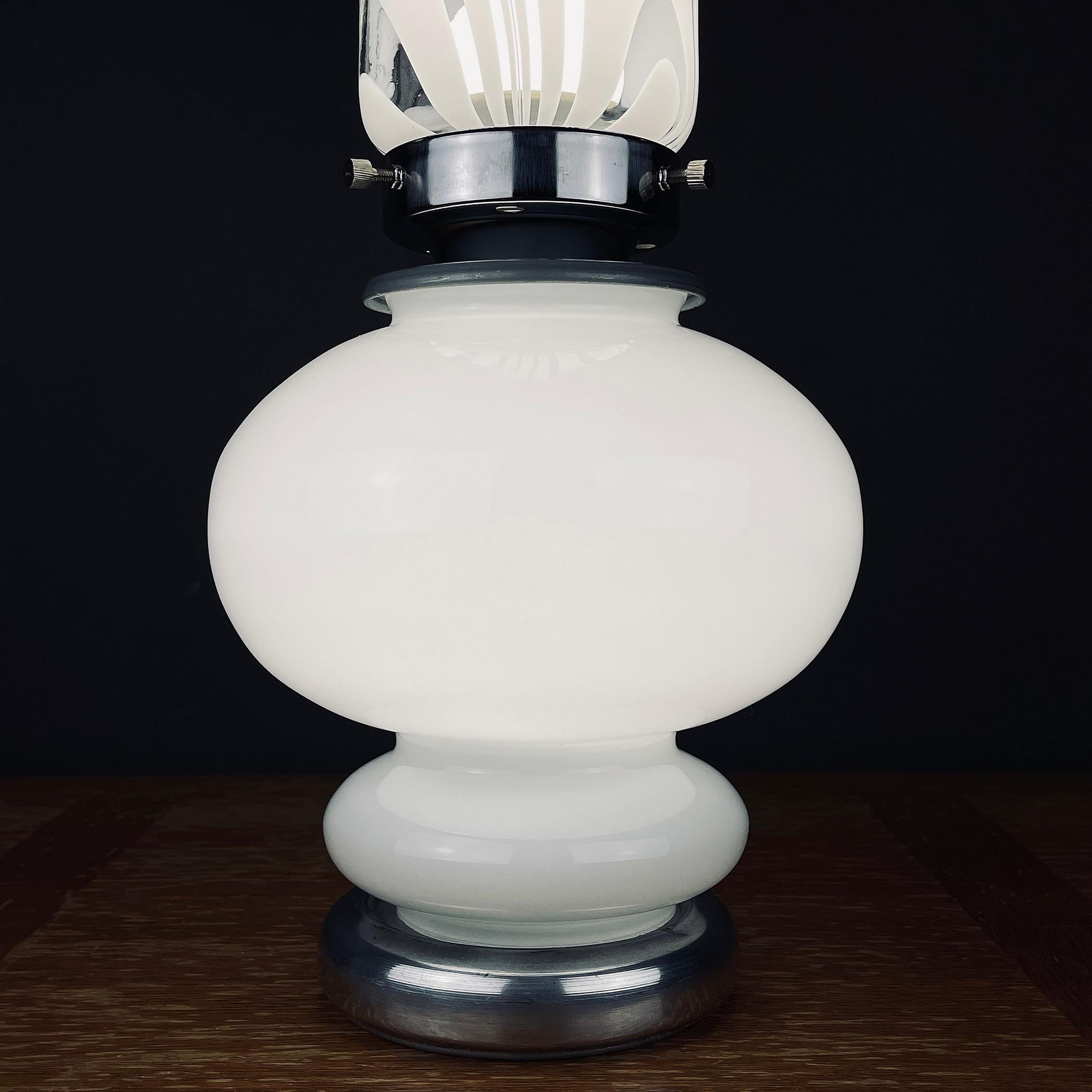 Italian Vintage White Table Lamp, Italy, 1980s  For Sale