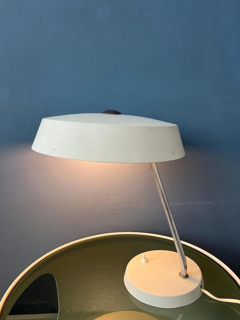 Vintage White VEB Leuchten Bauhaus Style Desk Lamp, 1970s In Good Condition In ROTTERDAM, ZH