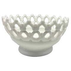 Ciotola con statuetta in vetro lattiero-caseario Westmoreland bianco vintage